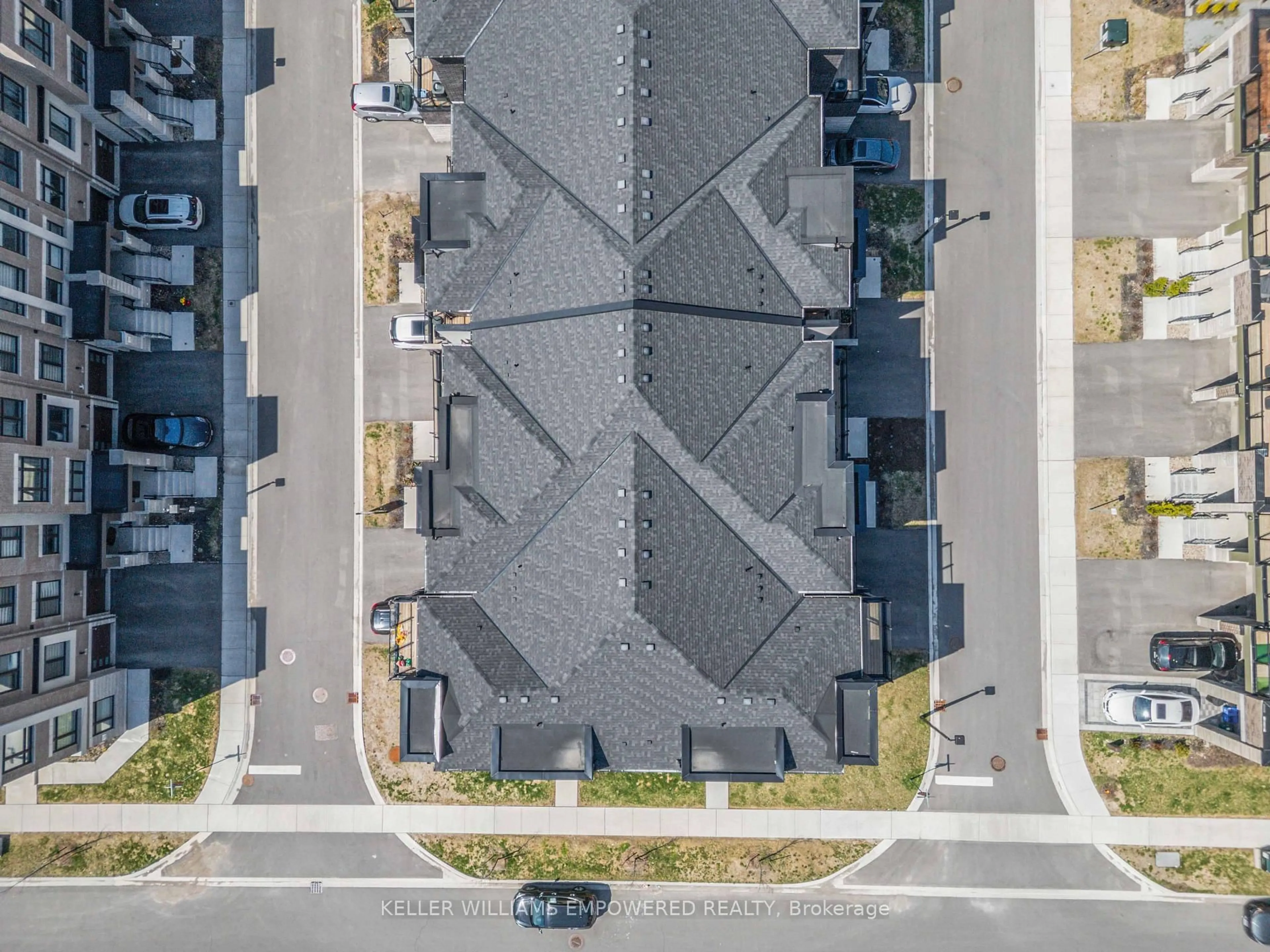 A pic from outside/outdoor area/front of a property/back of a property/a pic from drone, street for 84 Riley Reed Lane, Richmond Hill Ontario L4S 0M3