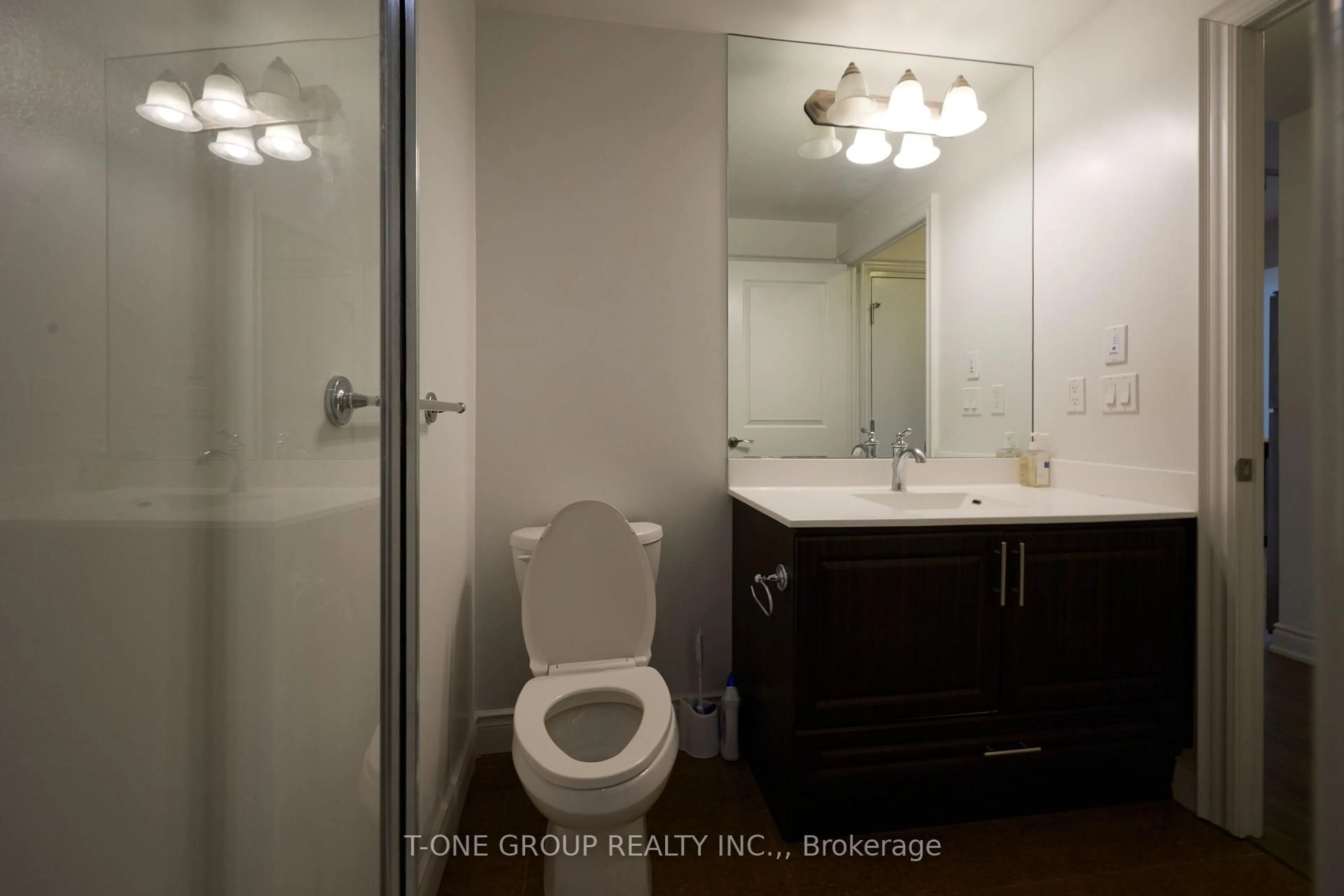 Standard bathroom, unknown for 99 South Town Centre Blvd #611, Markham Ontario L6G 0E9