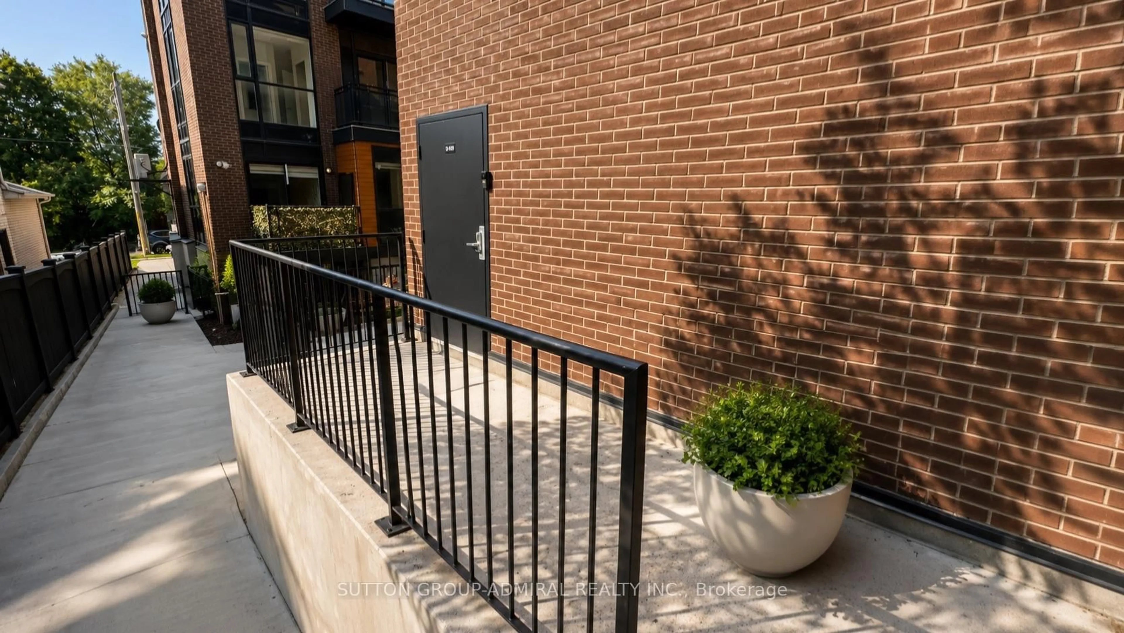 Patio, street for 5289 Highway 7 Highway #D703, Vaughan Ontario L4L 0J1