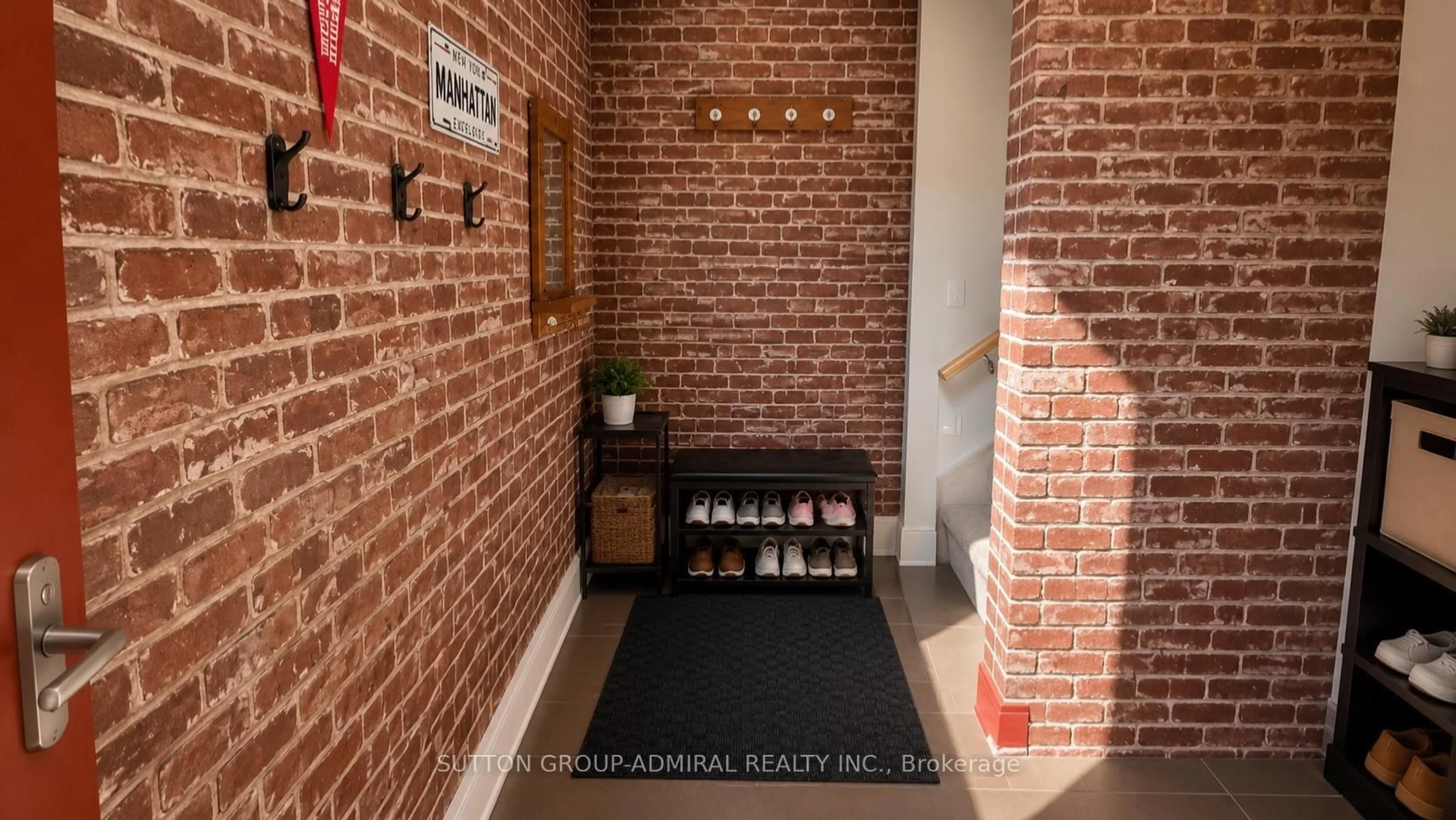 Indoor entryway for 5289 Highway 7 Highway #D703, Vaughan Ontario L4L 0J1