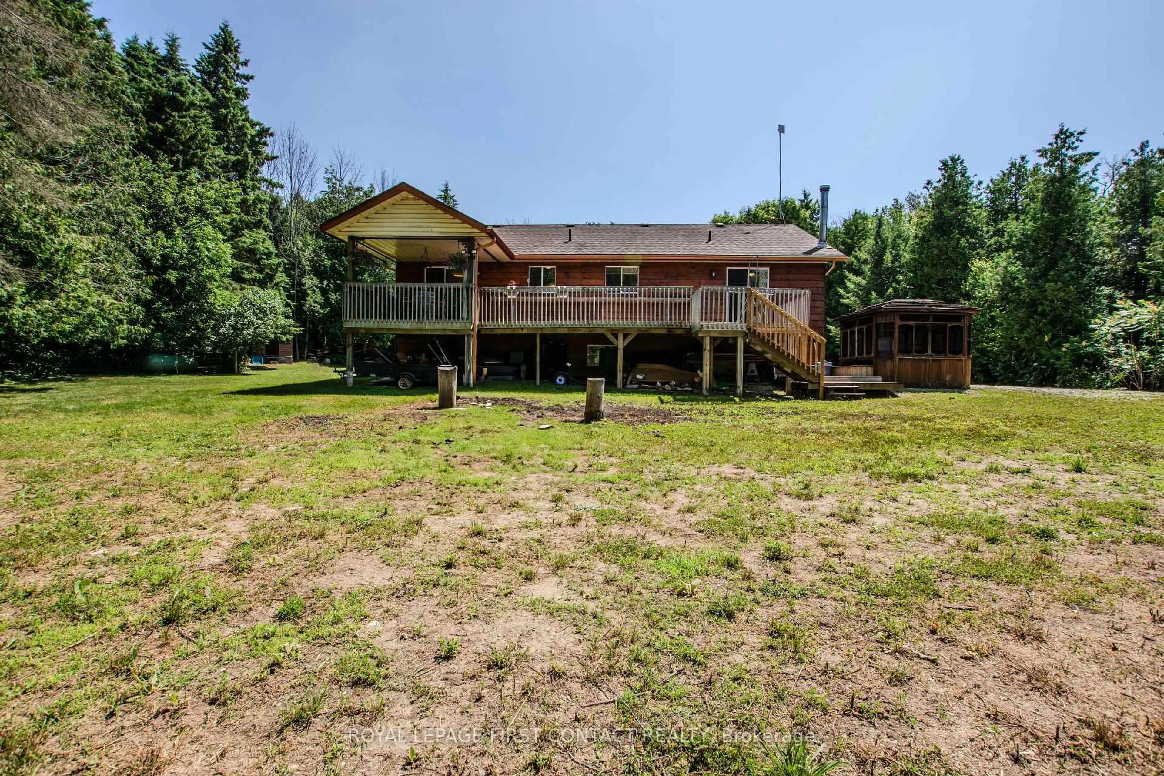 A pic from outside/outdoor area/front of a property/back of a property/a pic from drone, unknown for 5144 25th Sdrd, Essa Ontario L0L 2N0