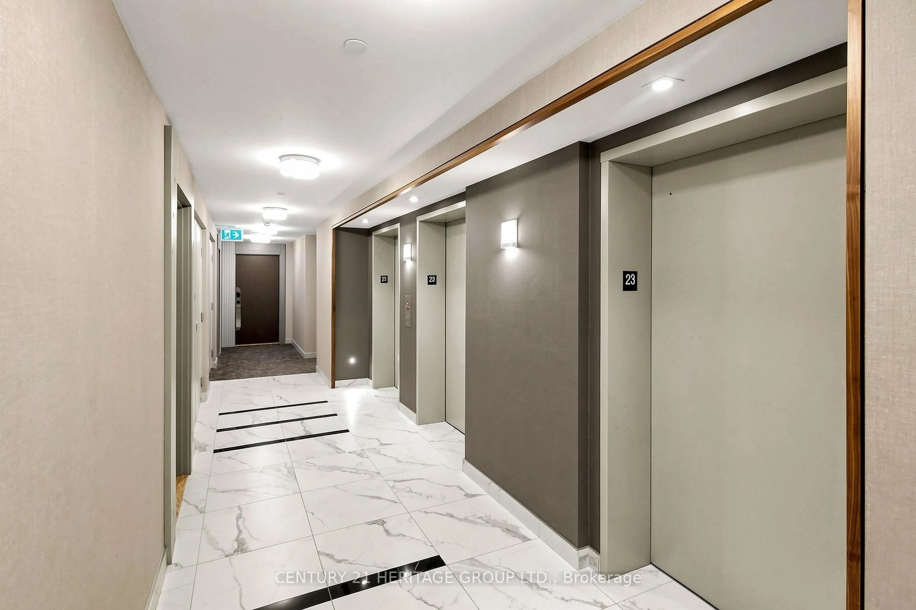Indoor foyer for 105 Oneida Cres #2308, Richmond Hill Ontario L4B 0H6