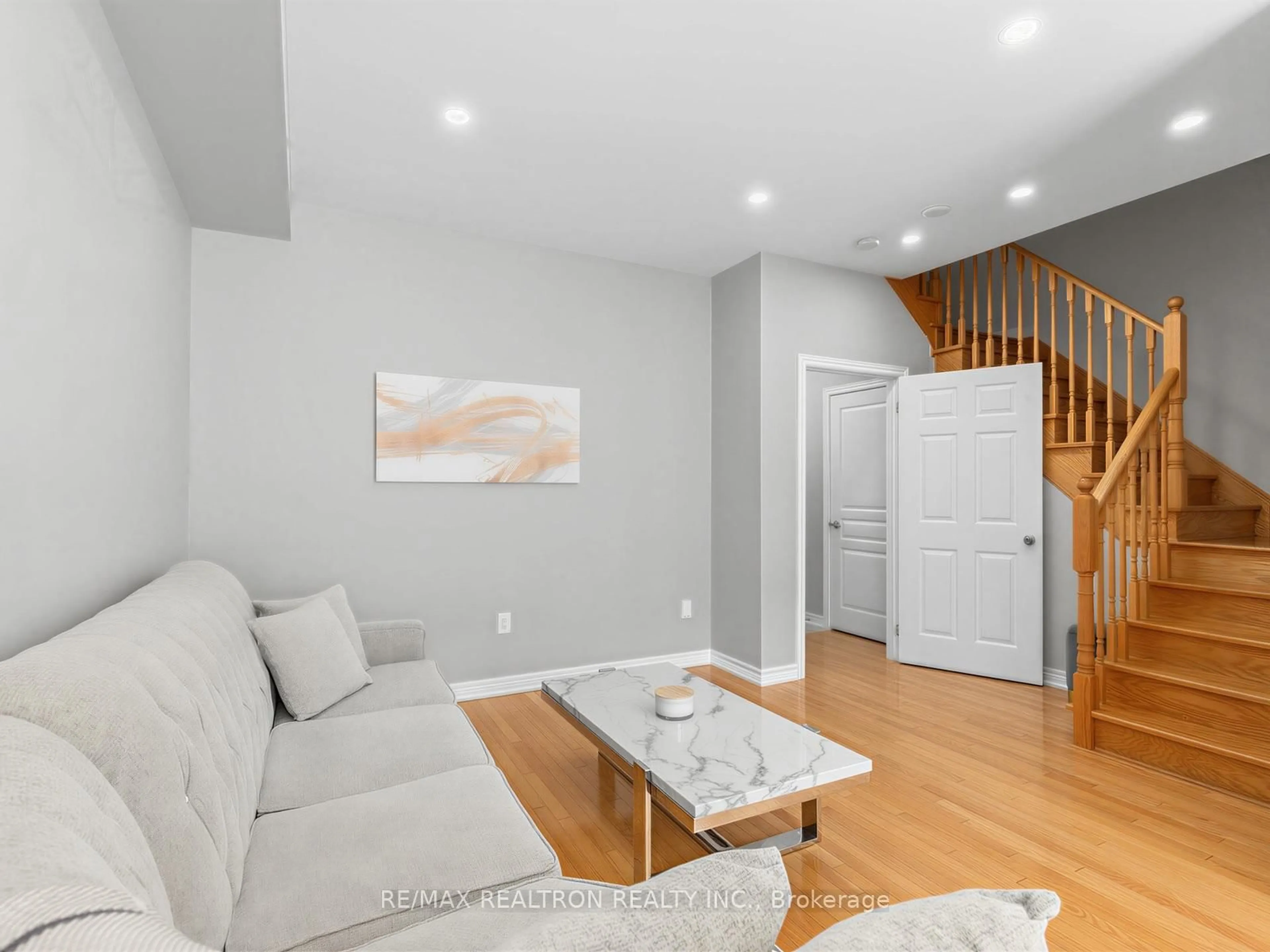 Living room with furniture, wood/laminate floor for 135 Windrow St, Richmond Hill Ontario L4E 4Y4