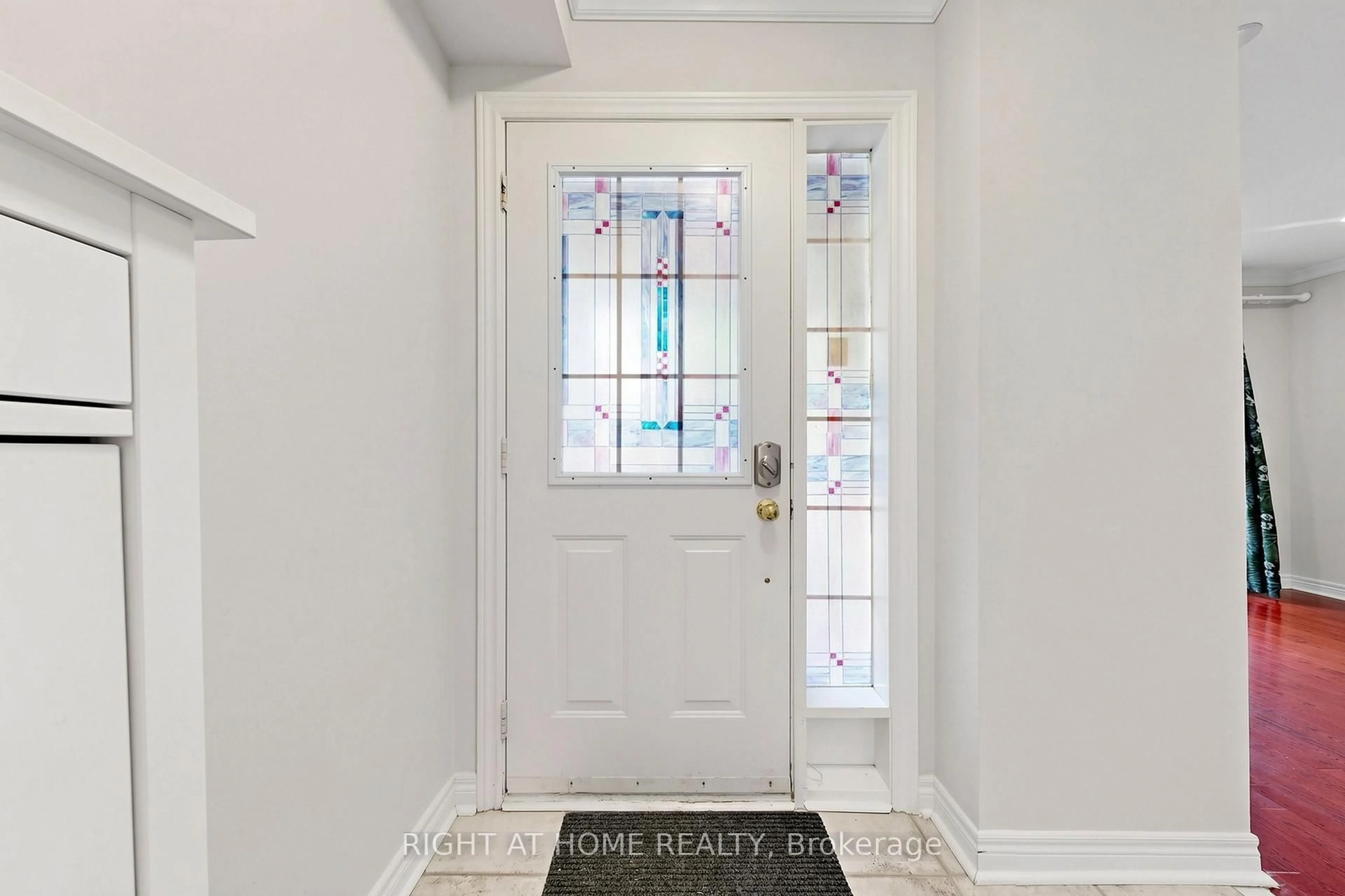 Indoor entryway for 204 Everett St, Markham Ontario L6E 1H2