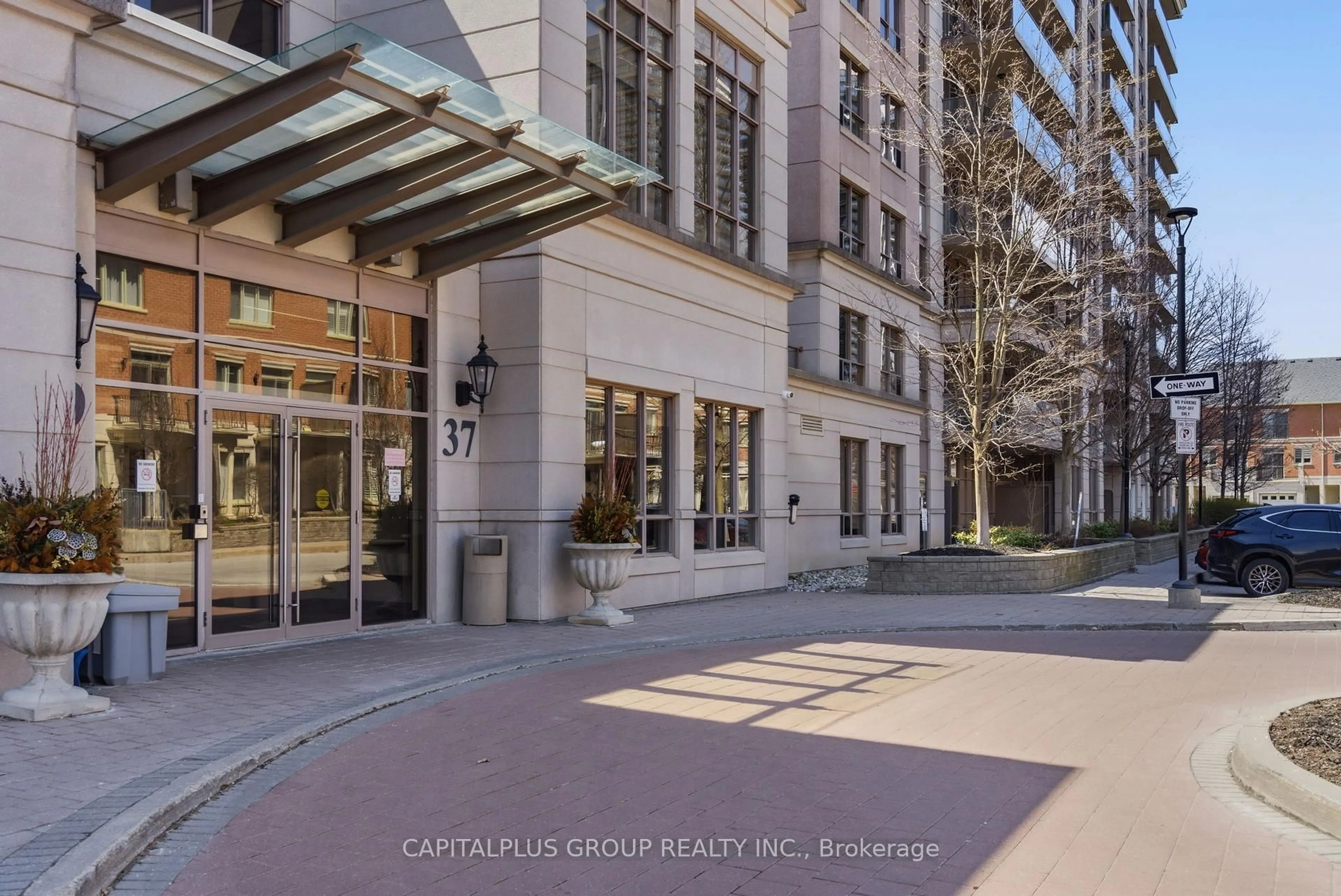 Indoor foyer for 37 Galleria Pkwy #318, Markham Ontario L3T 0A5