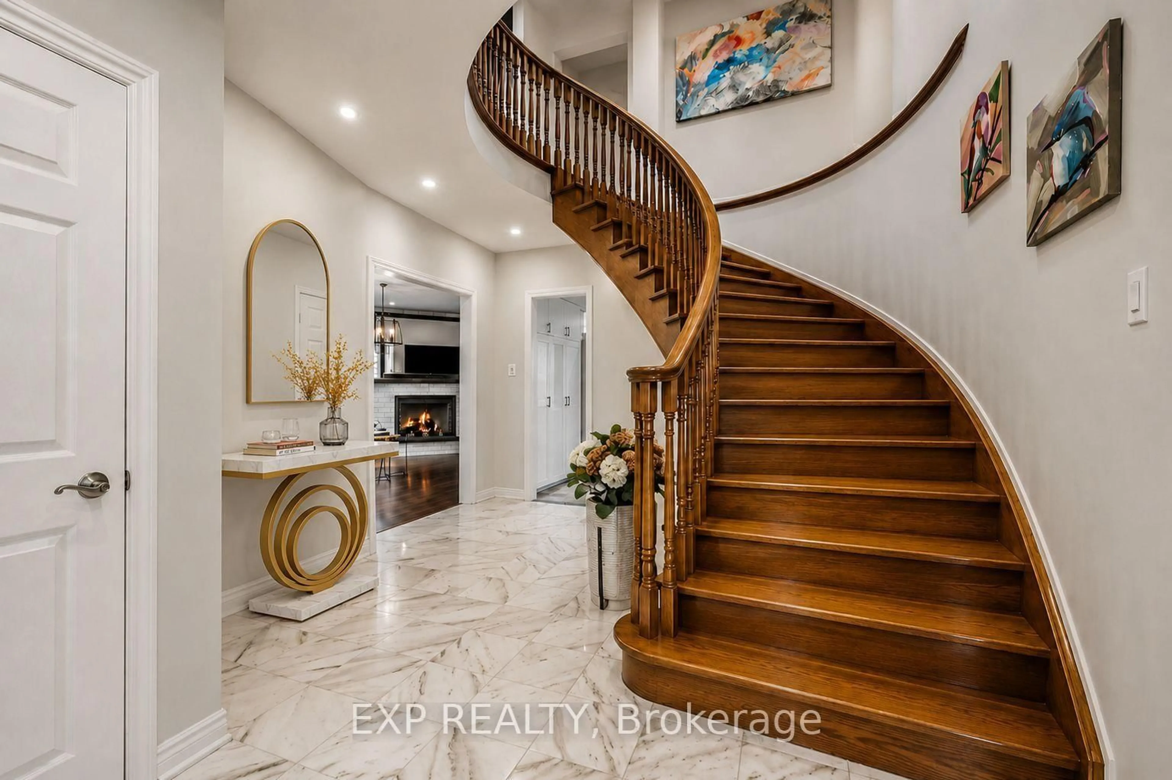 Indoor entryway for 16 Wainwright Ave, Richmond Hill Ontario L4C 5R5