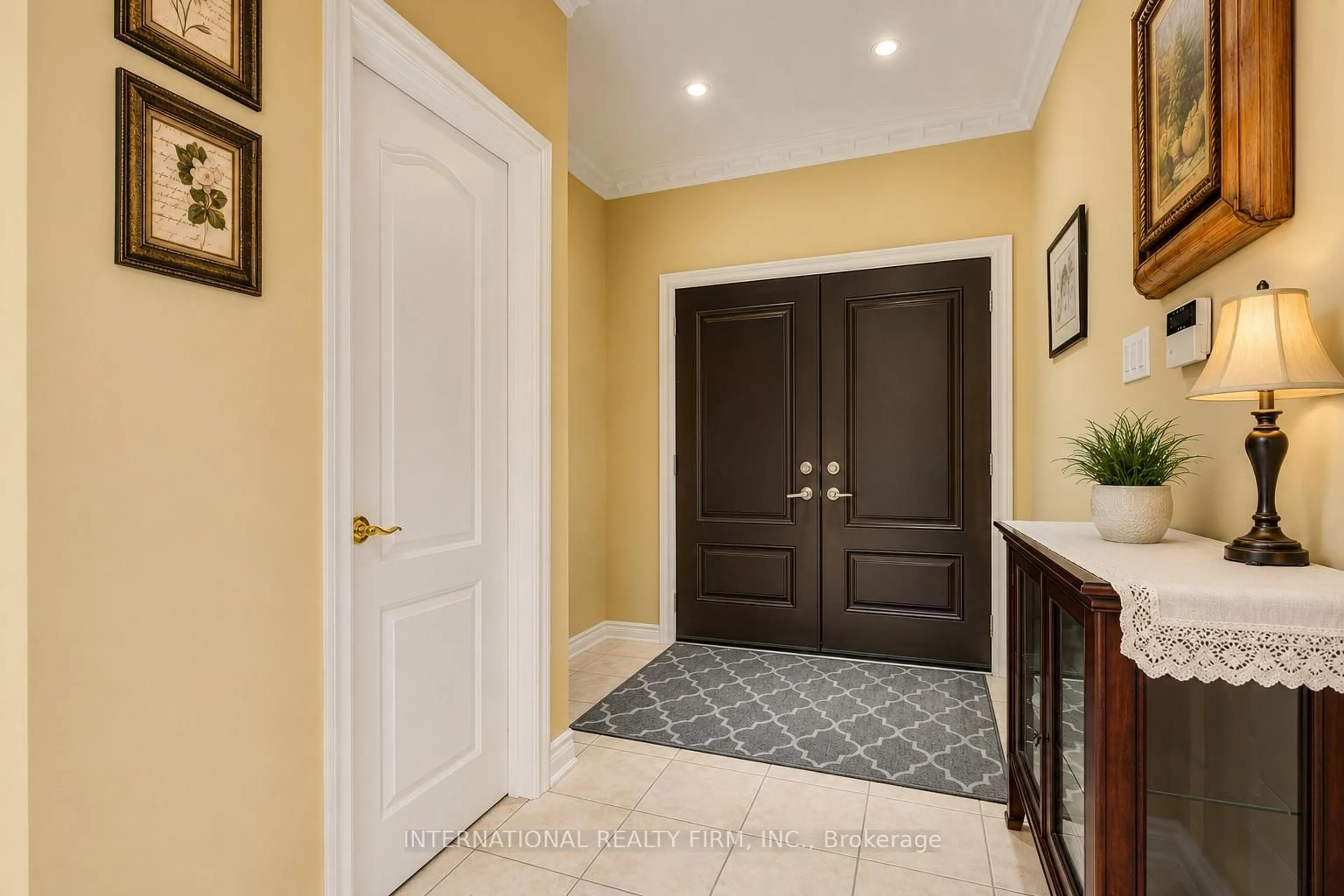 Indoor entryway for 43 Water Garden Lane, Vaughan Ontario L4H 1N2