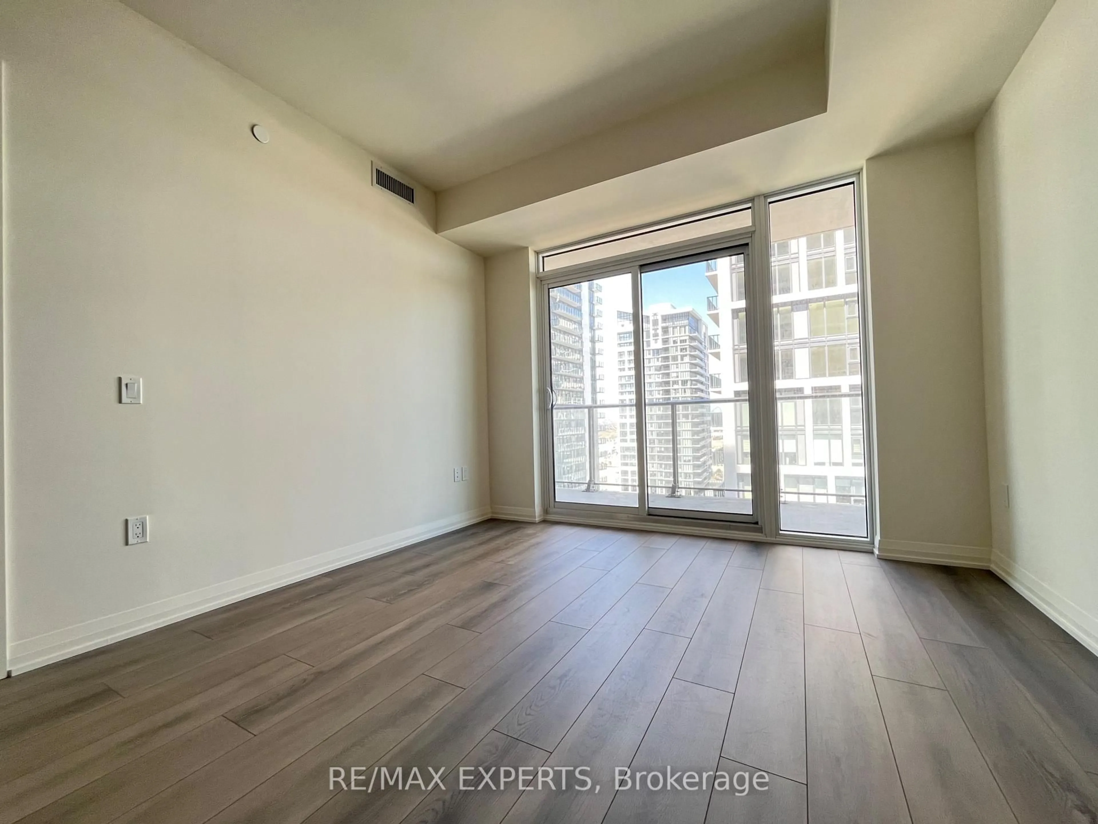 A pic of a room for 8960 Jane St #1719, Vaughan Ontario L4K 0N9