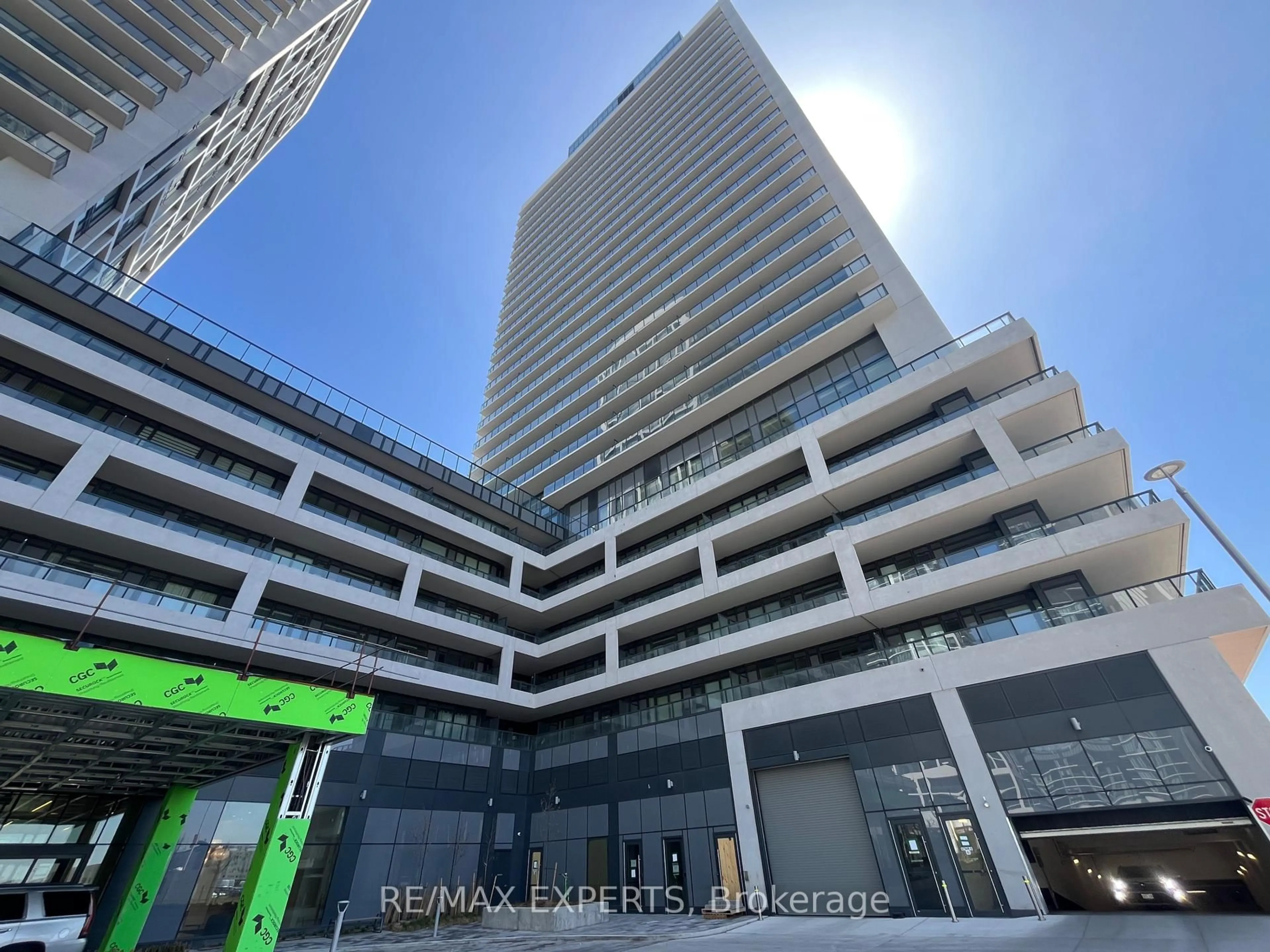Indoor foyer for 8960 Jane St #1719, Vaughan Ontario L4K 0N9