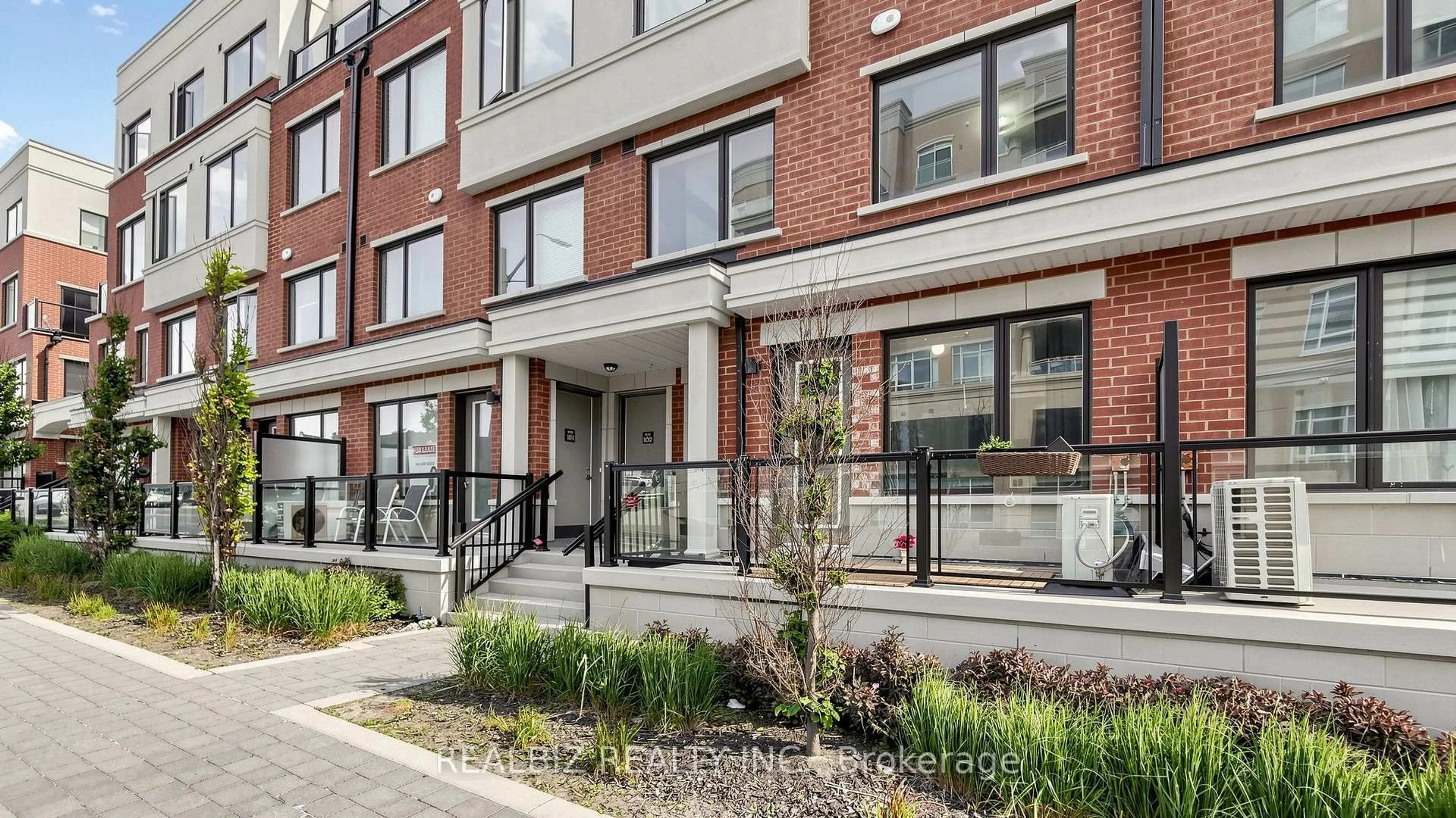 Home with brick exterior material, street for 500 Alex Gardner Circ #99, Aurora Ontario L4G 3G5