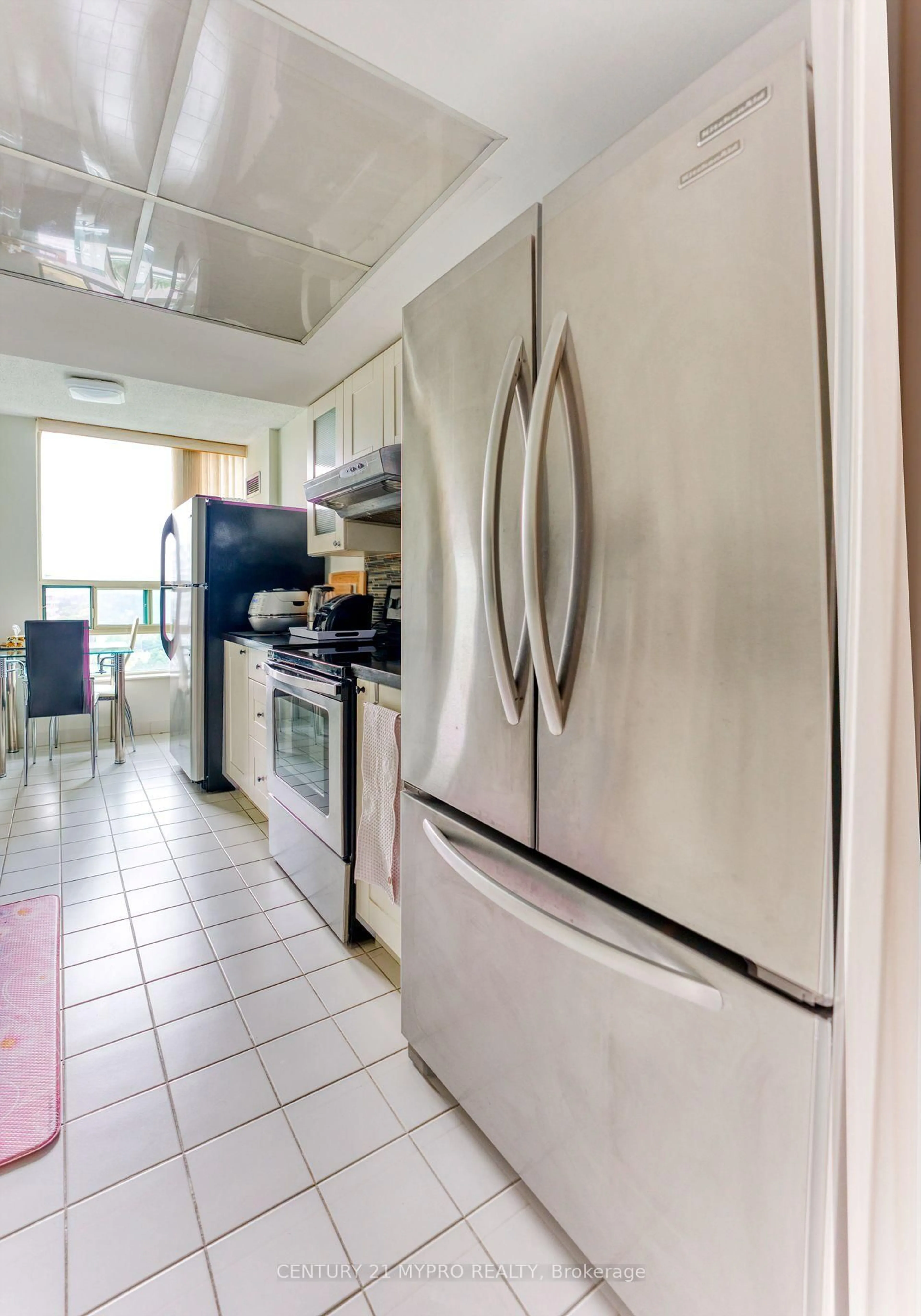 Standard kitchen, unknown for 7805 Bayview Ave ##1325, Markham Ontario L3T 7N1