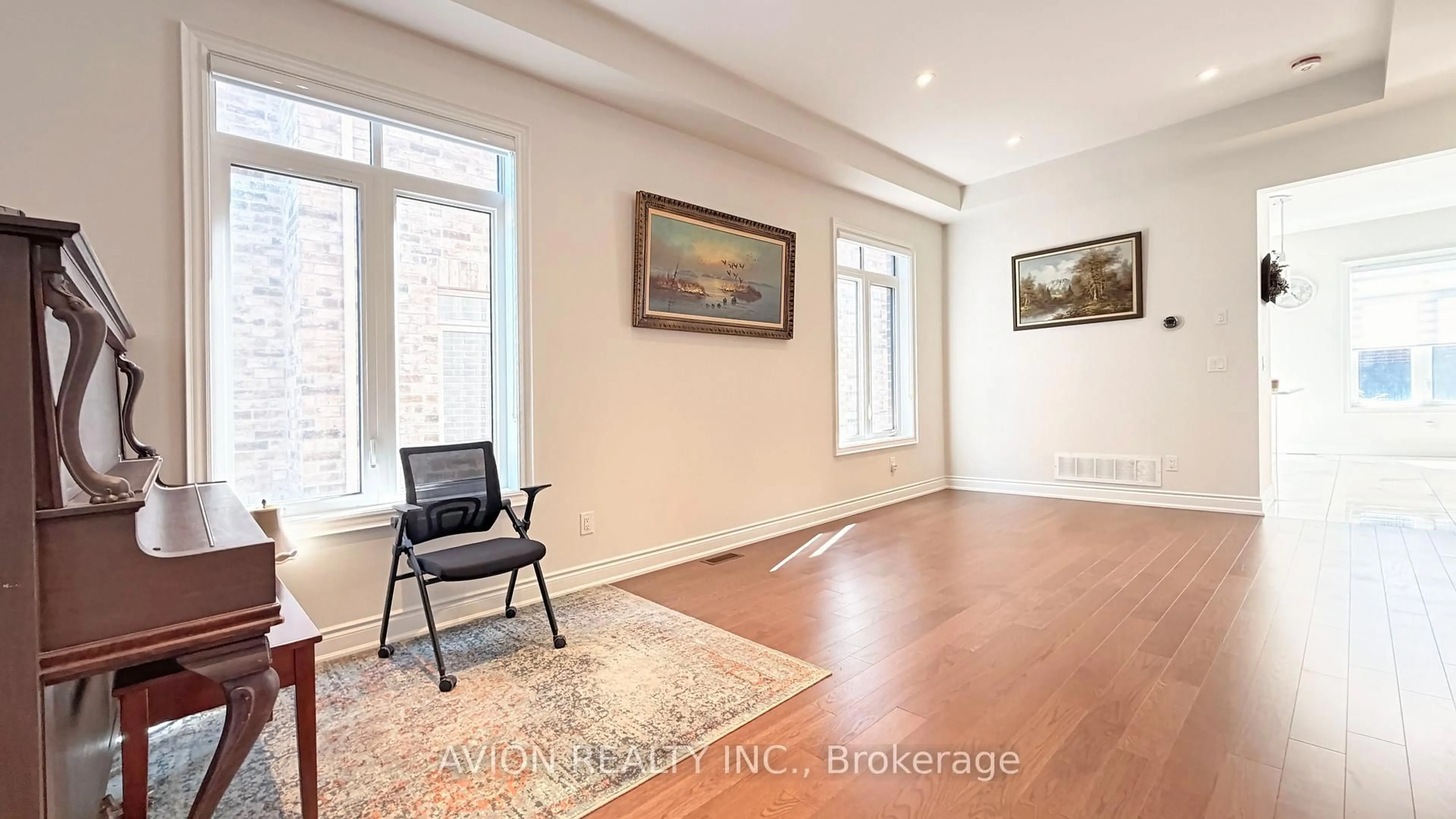Unknown for 76 Maple Fields Circ, Aurora Ontario L4G 3X6
