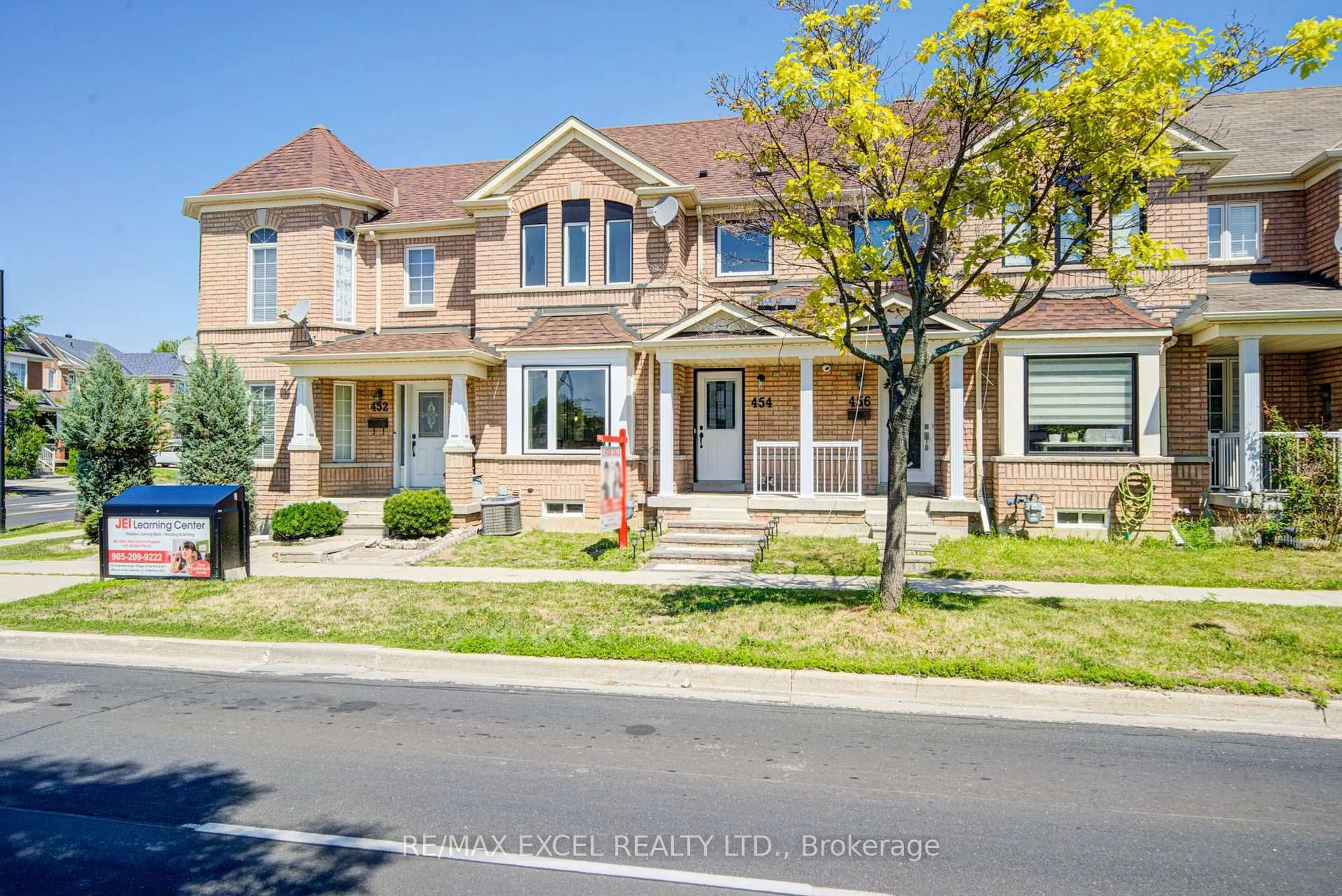 Home with brick exterior material, street for 454 Bur Oak Ave, Markham Ontario L6C 3A7