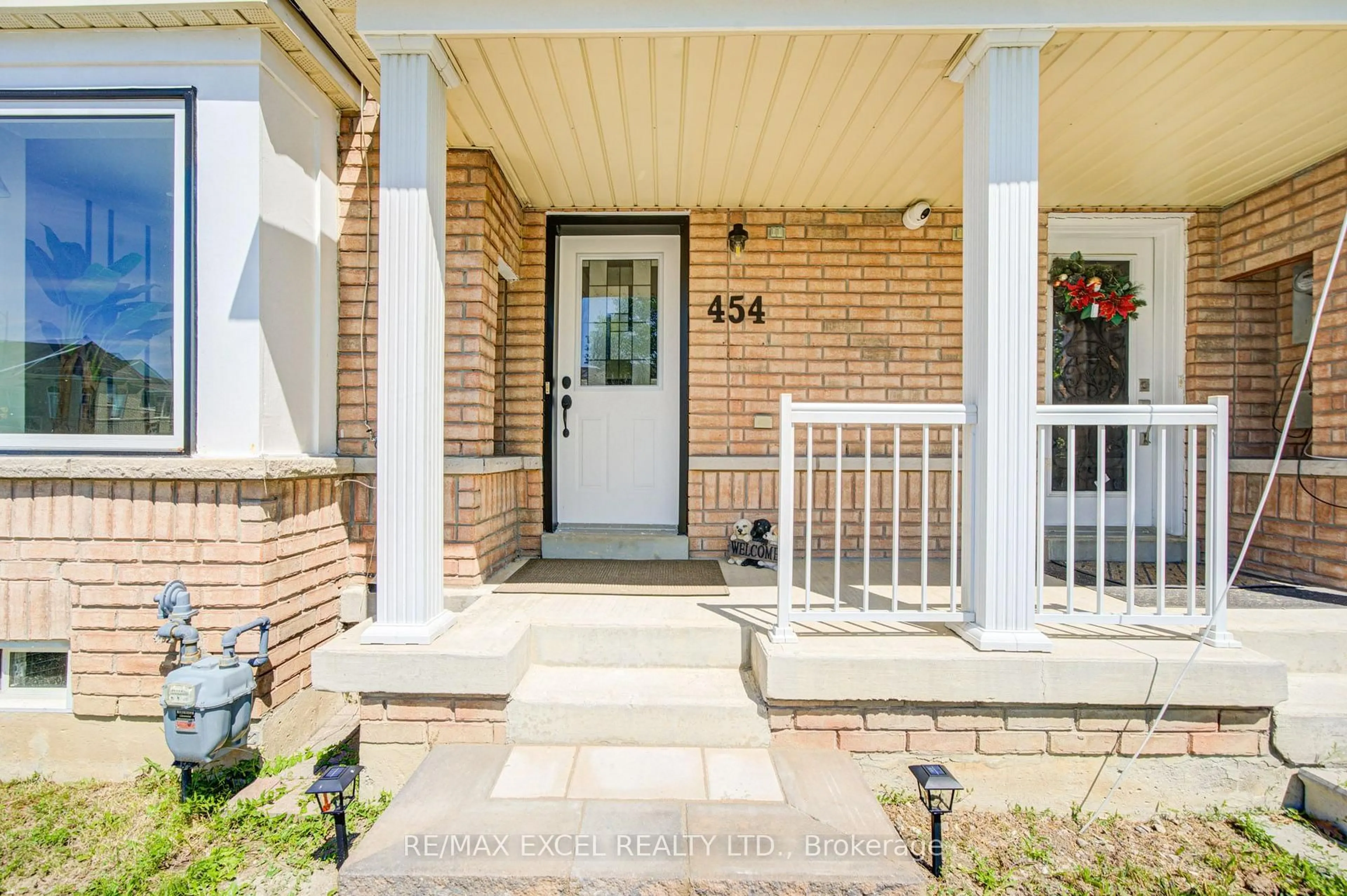 Indoor entryway for 454 Bur Oak Ave, Markham Ontario L6C 3A7