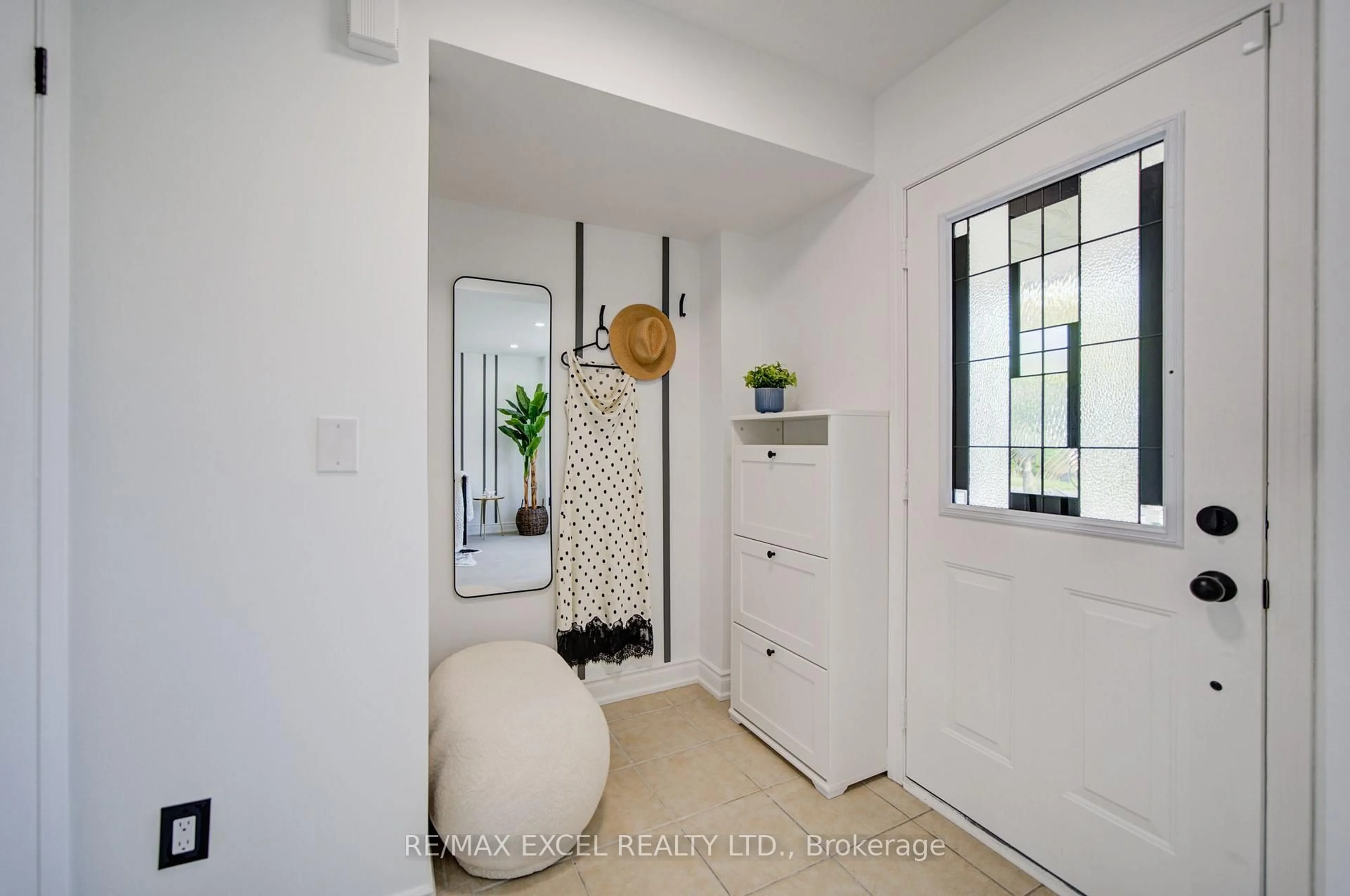 Indoor entryway for 454 Bur Oak Ave, Markham Ontario L6C 3A7