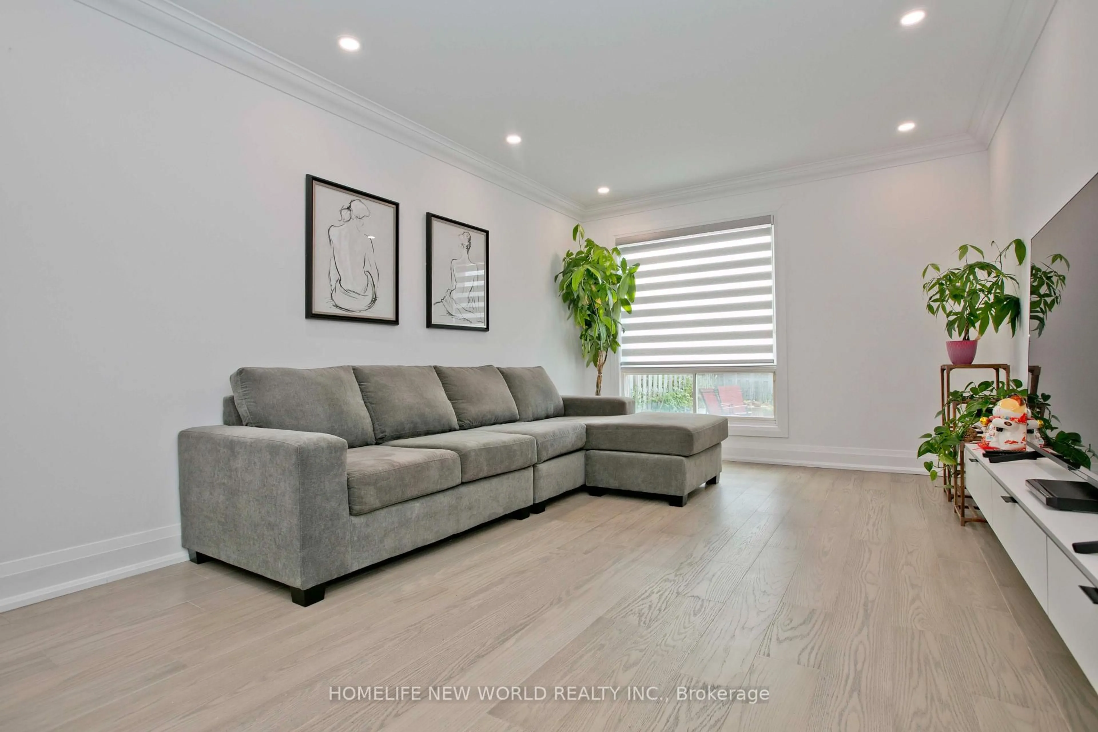 Living room with furniture, unknown for 110 Cairncross Cres, Markham Ontario L3S 3X9
