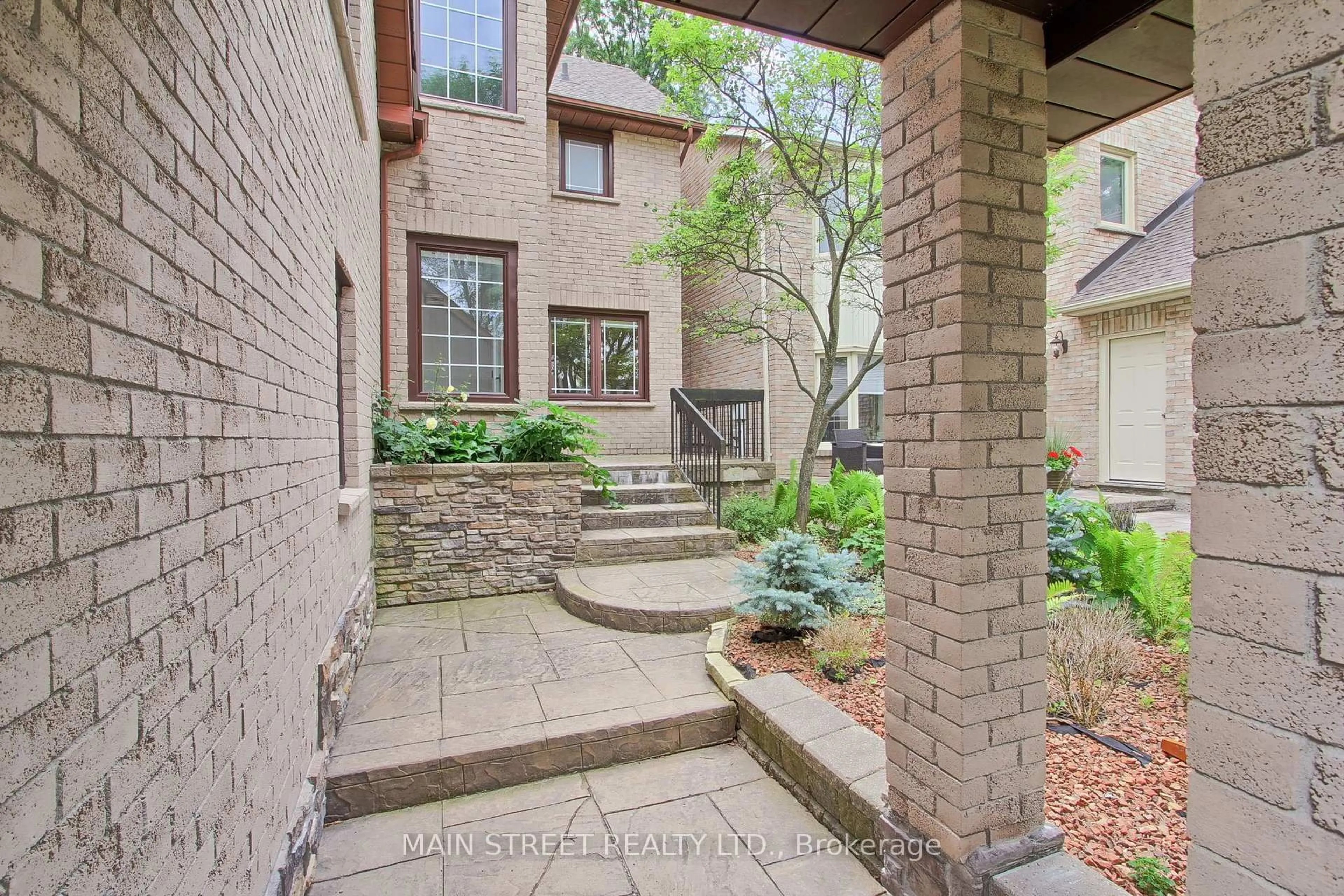 Home with brick exterior material, street for 27 Murdock Ave, Aurora Ontario L4G 5E7