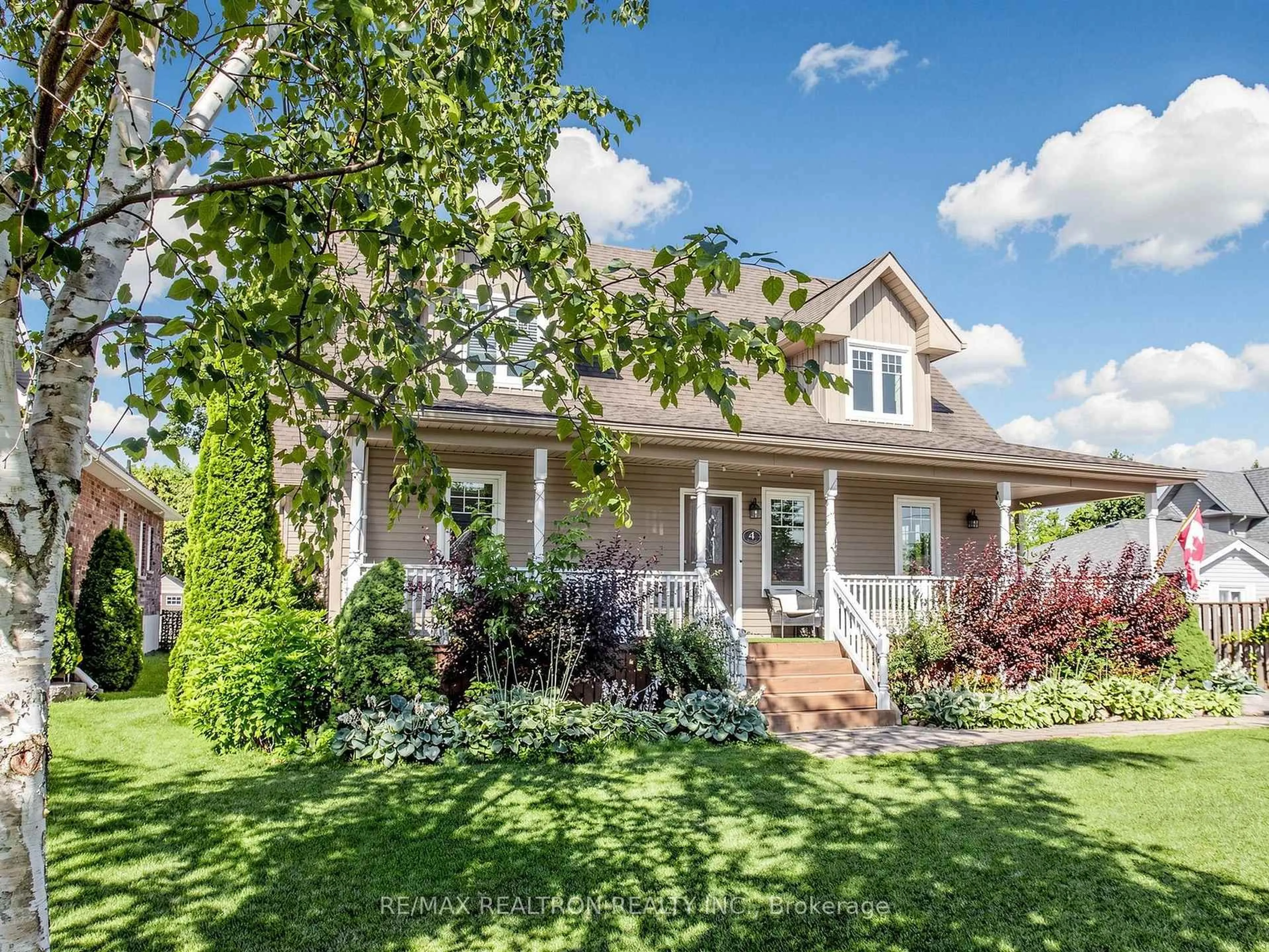 Home with vinyl exterior material, street for 4 Lyons Lane, Georgina Ontario L0E 1S0