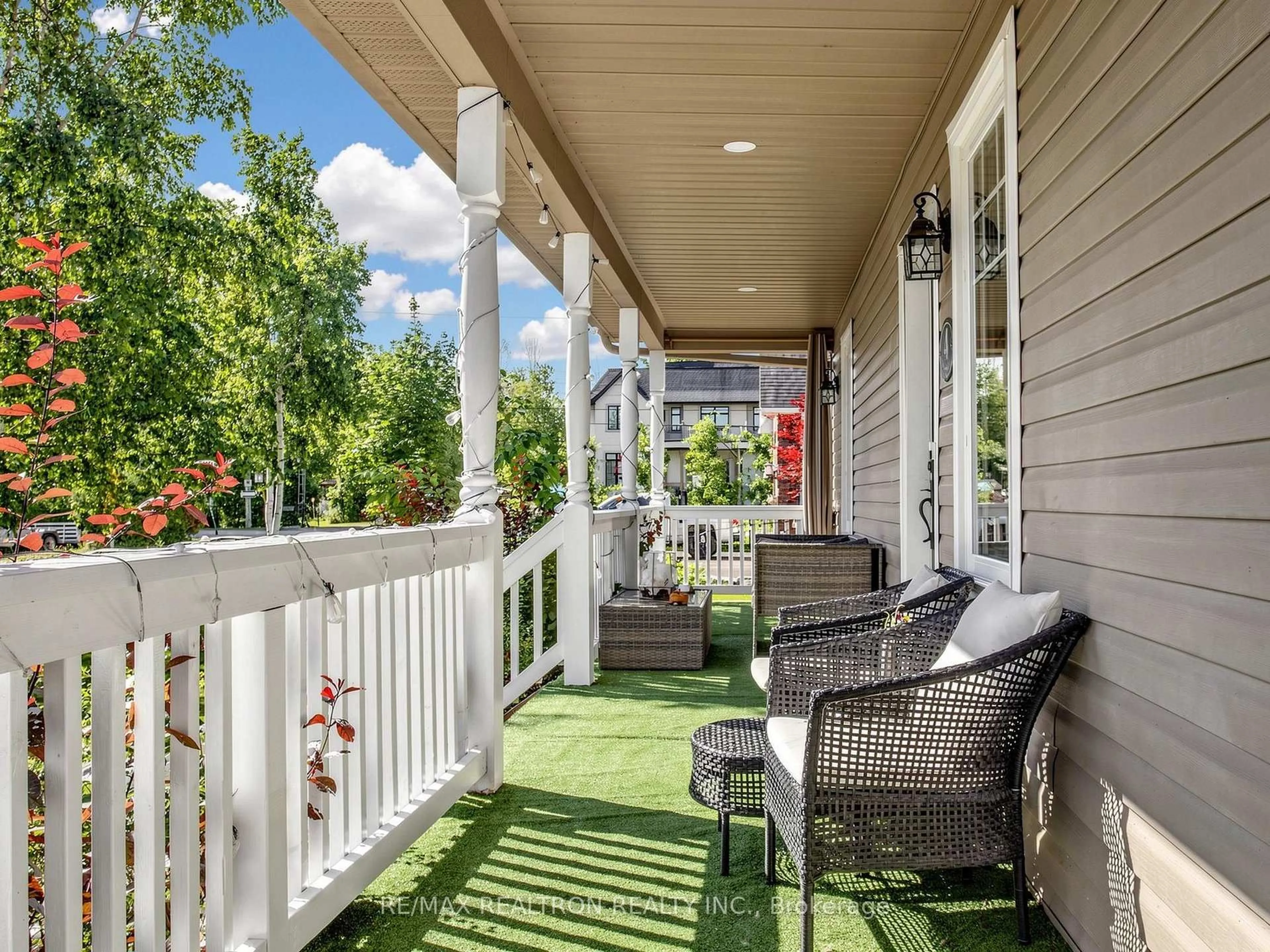 Patio, street for 4 Lyons Lane, Georgina Ontario L0E 1S0