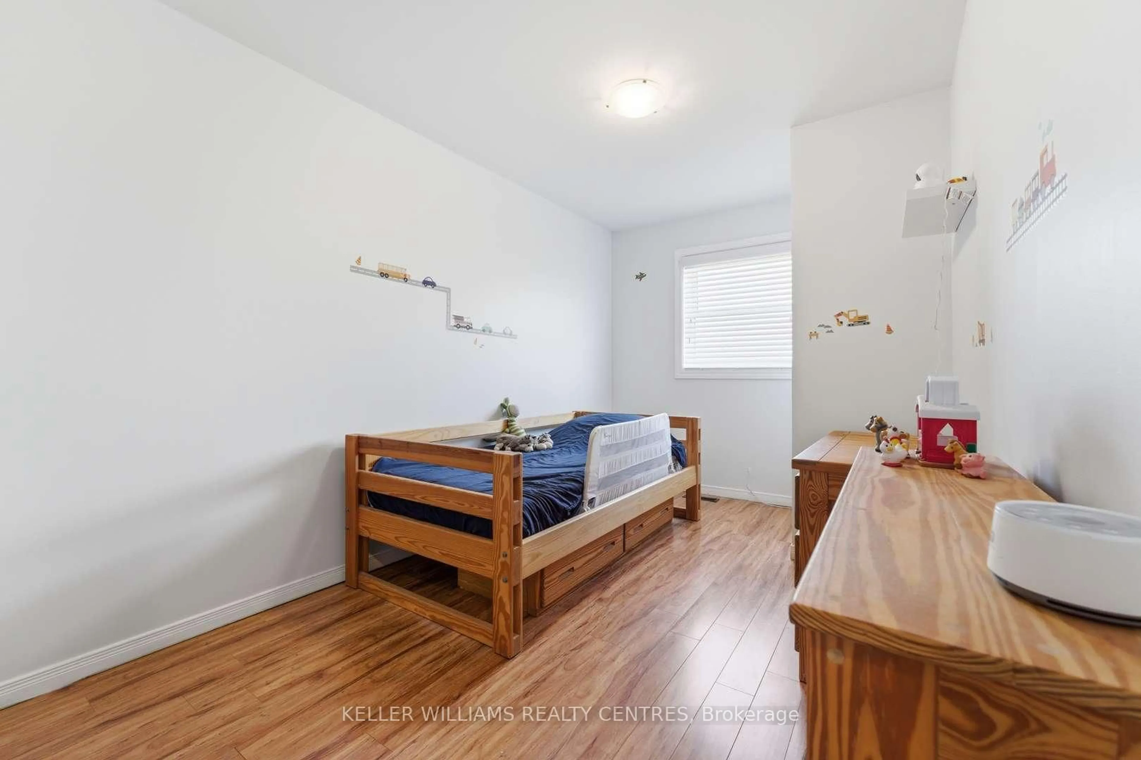 A pic of a room for 22 Ross Linton Dr, Aurora Ontario L4G 6T3