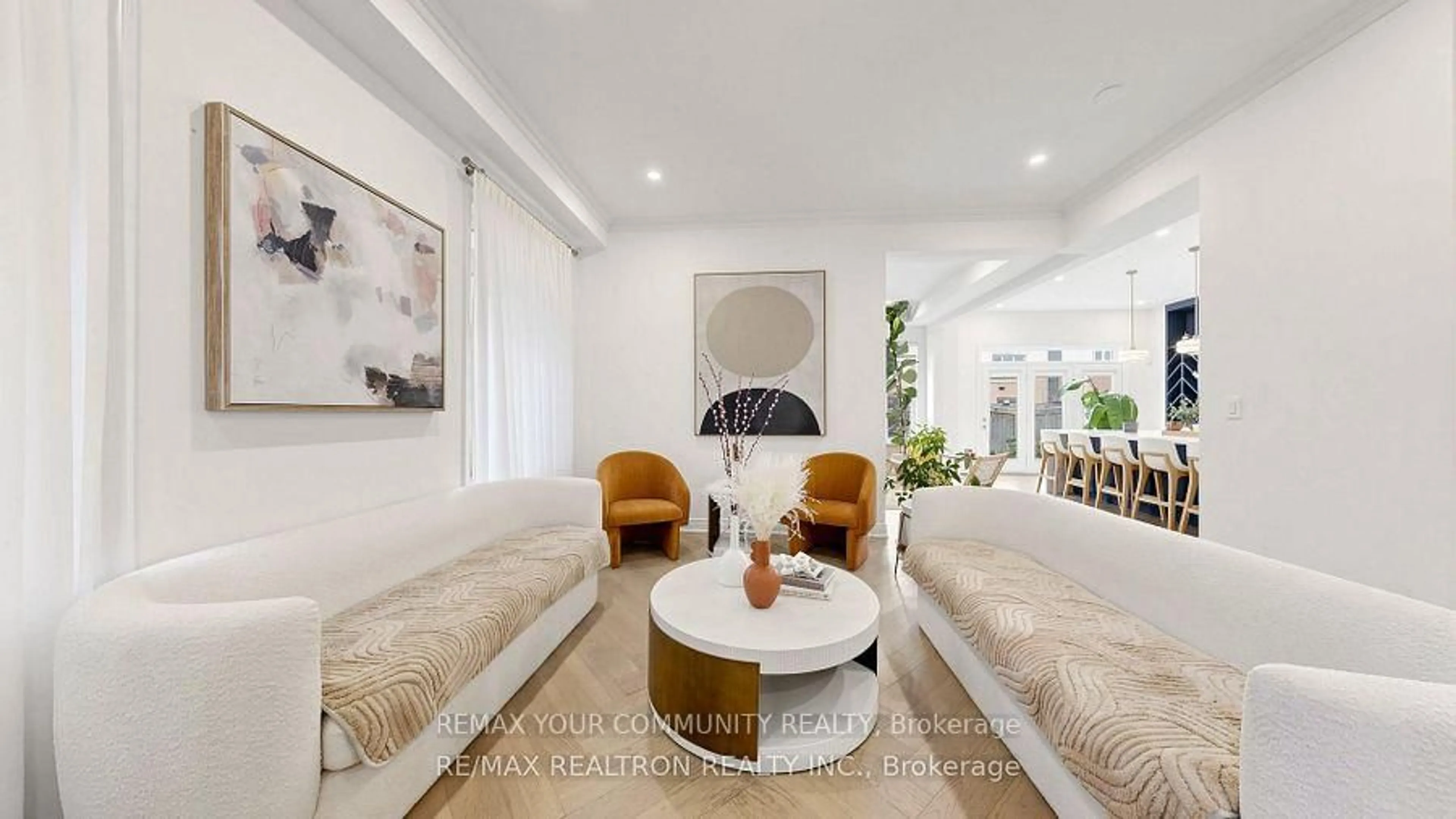 Living room with furniture, unknown for 40 Meadowsweet Lane, Richmond Hill Ontario L4E 1B8