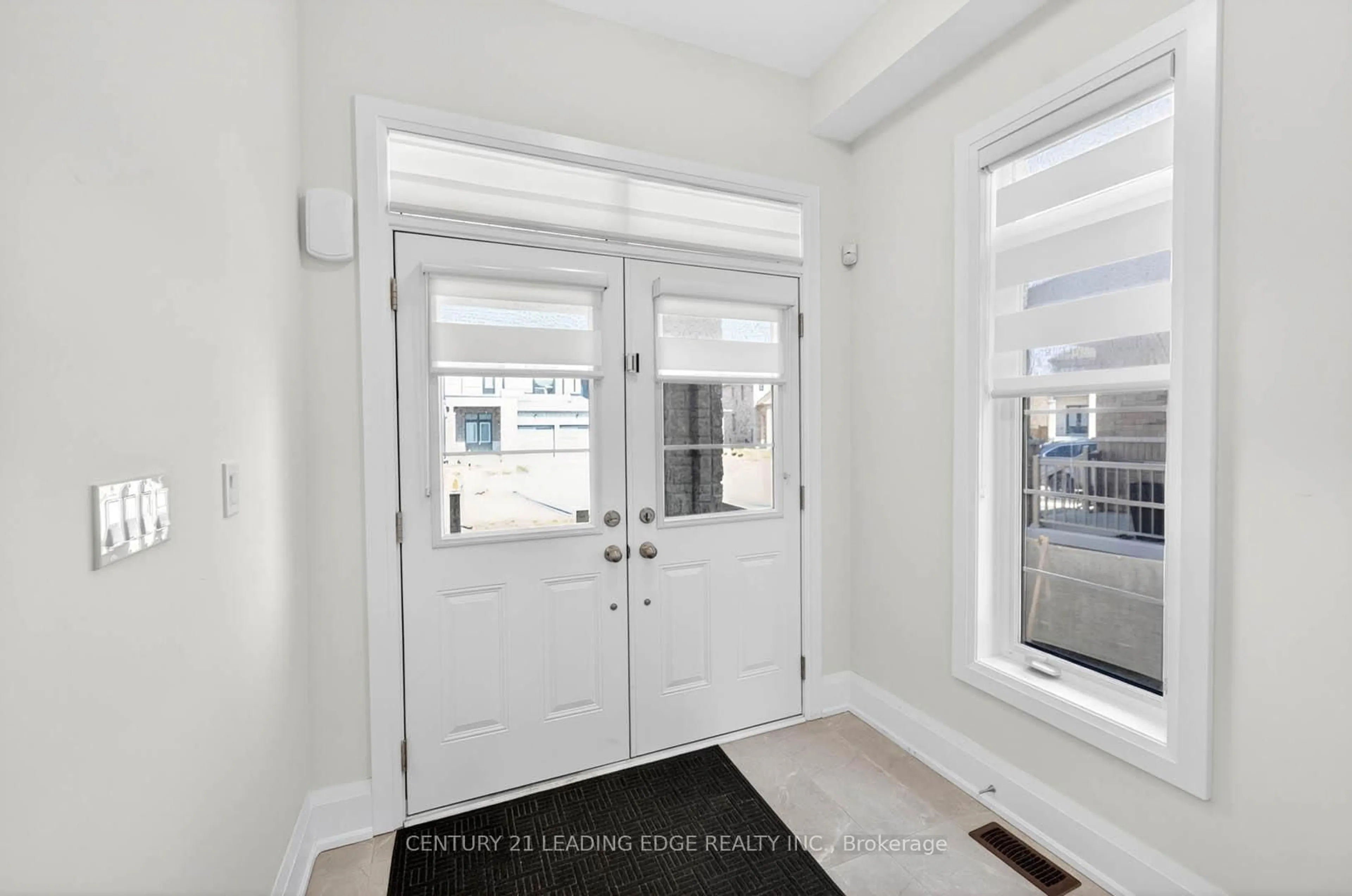Indoor entryway for 235 Ferragine Cres, Bradford West Gwillimbury Ontario L3Z 4K1
