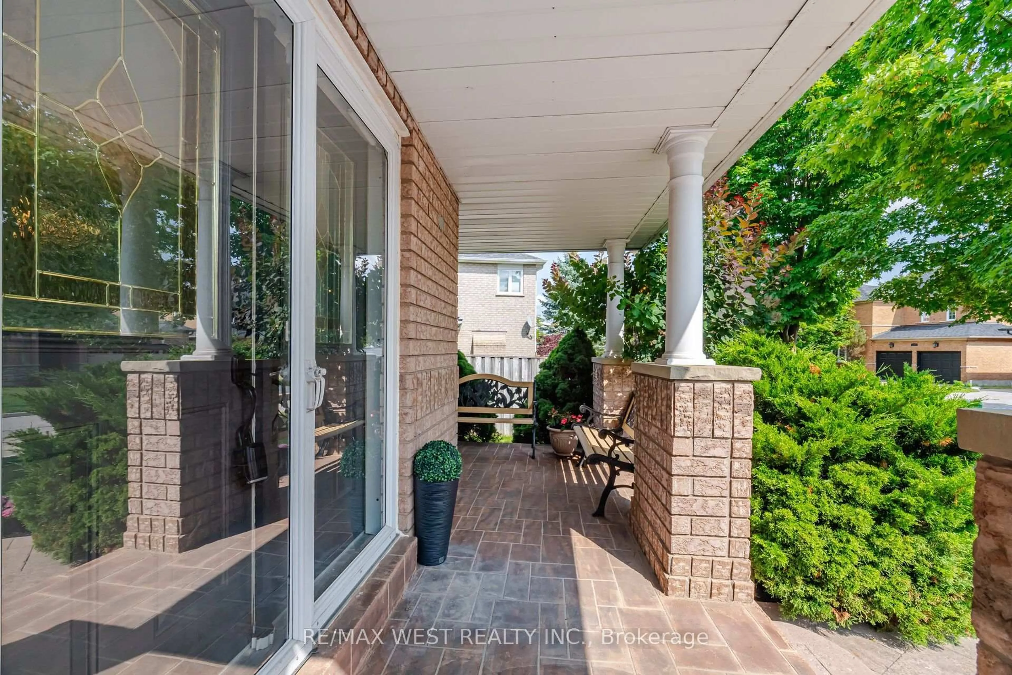 Patio, street for 12 Mira Vista Pl, Vaughan Ontario L4M 1K9
