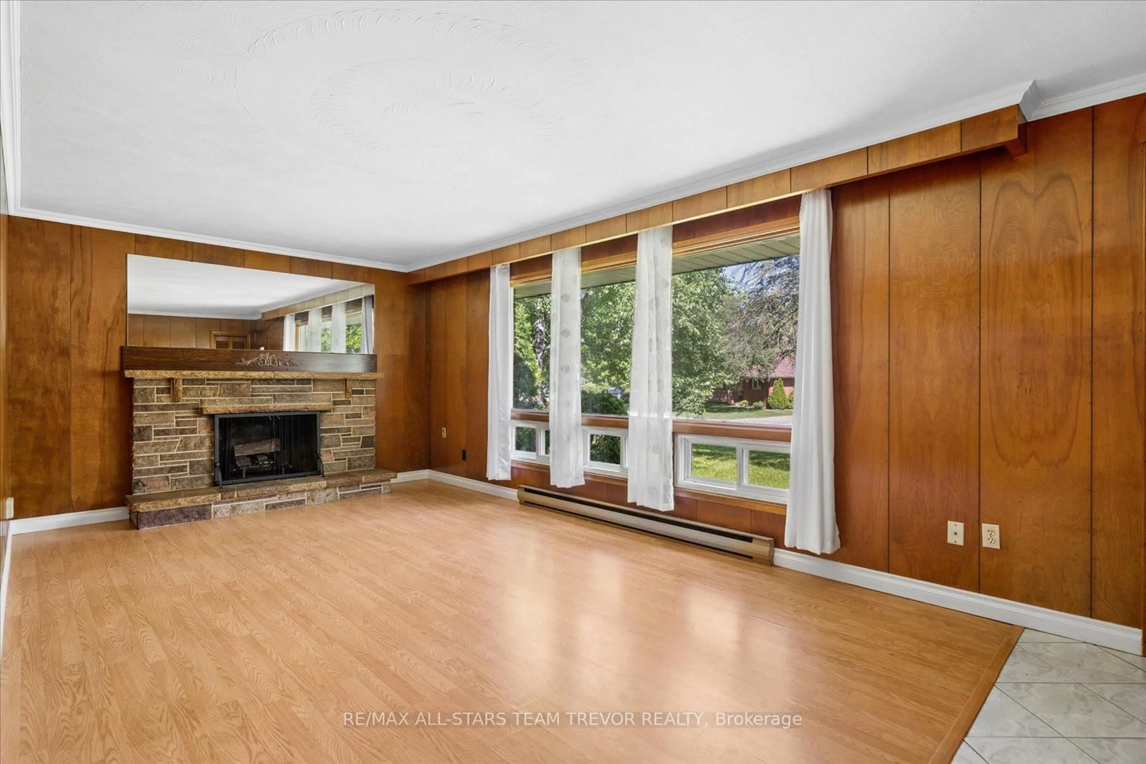 Unknown for 18 Garrett Dr, Georgina Ontario L0E 1R0
