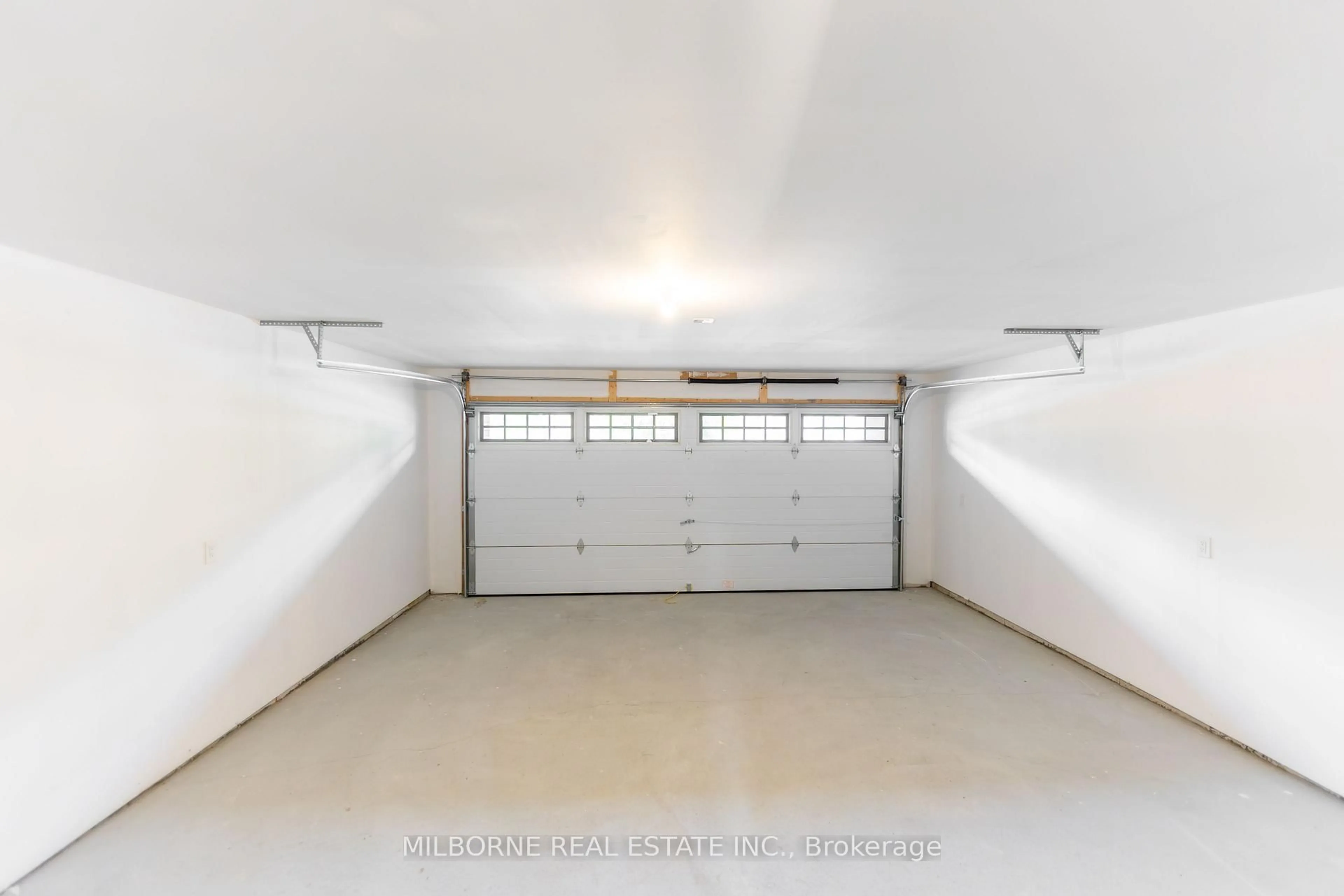 Indoor garage for 12 Fred Beaton Pl, King Ontario L7B 0R3