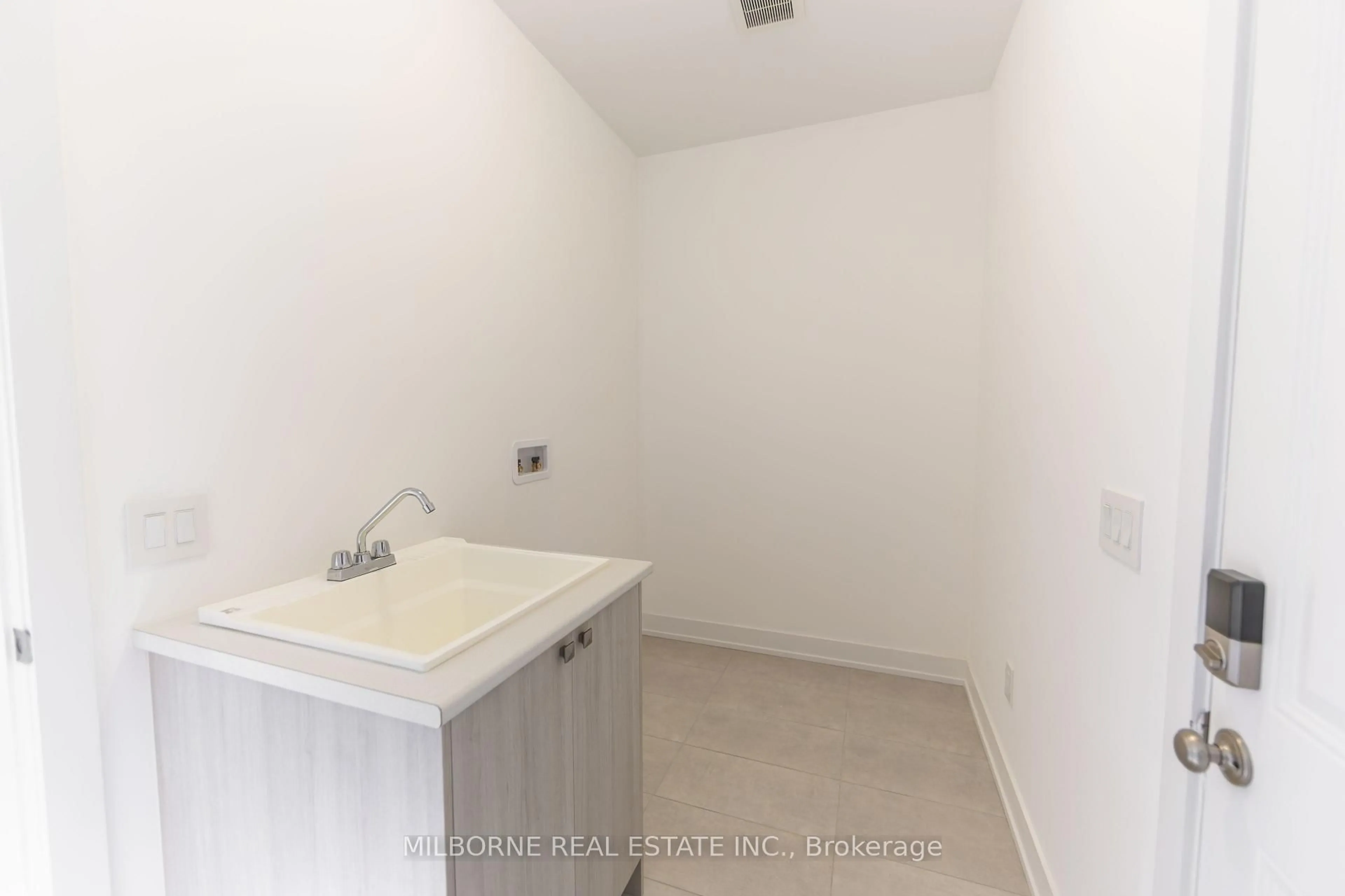 A pic of a room for 12 Fred Beaton Pl, King Ontario L7B 0R3