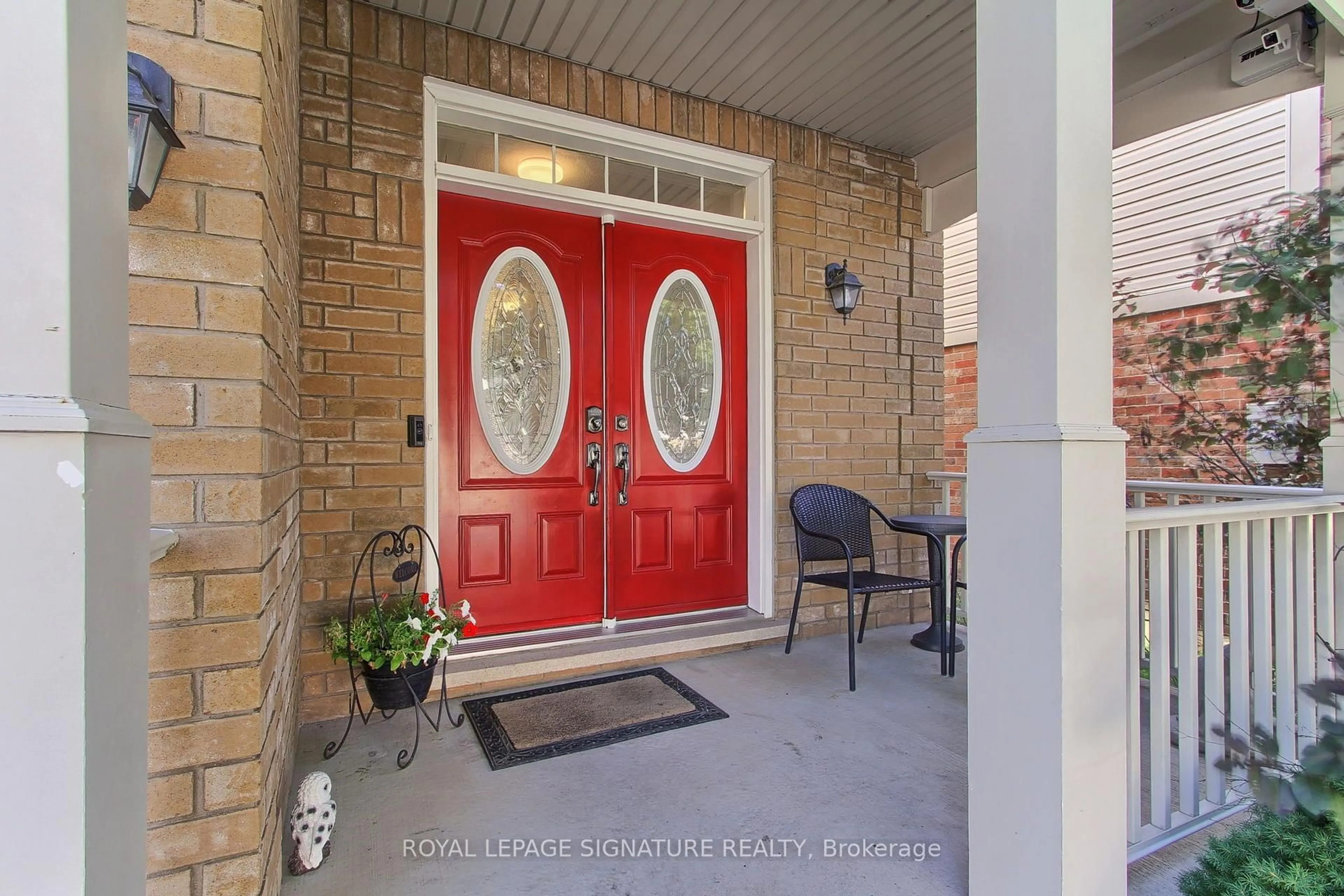 Indoor entryway for 45 Mae Brooks Dr, Newmarket Ontario L3X 3G8