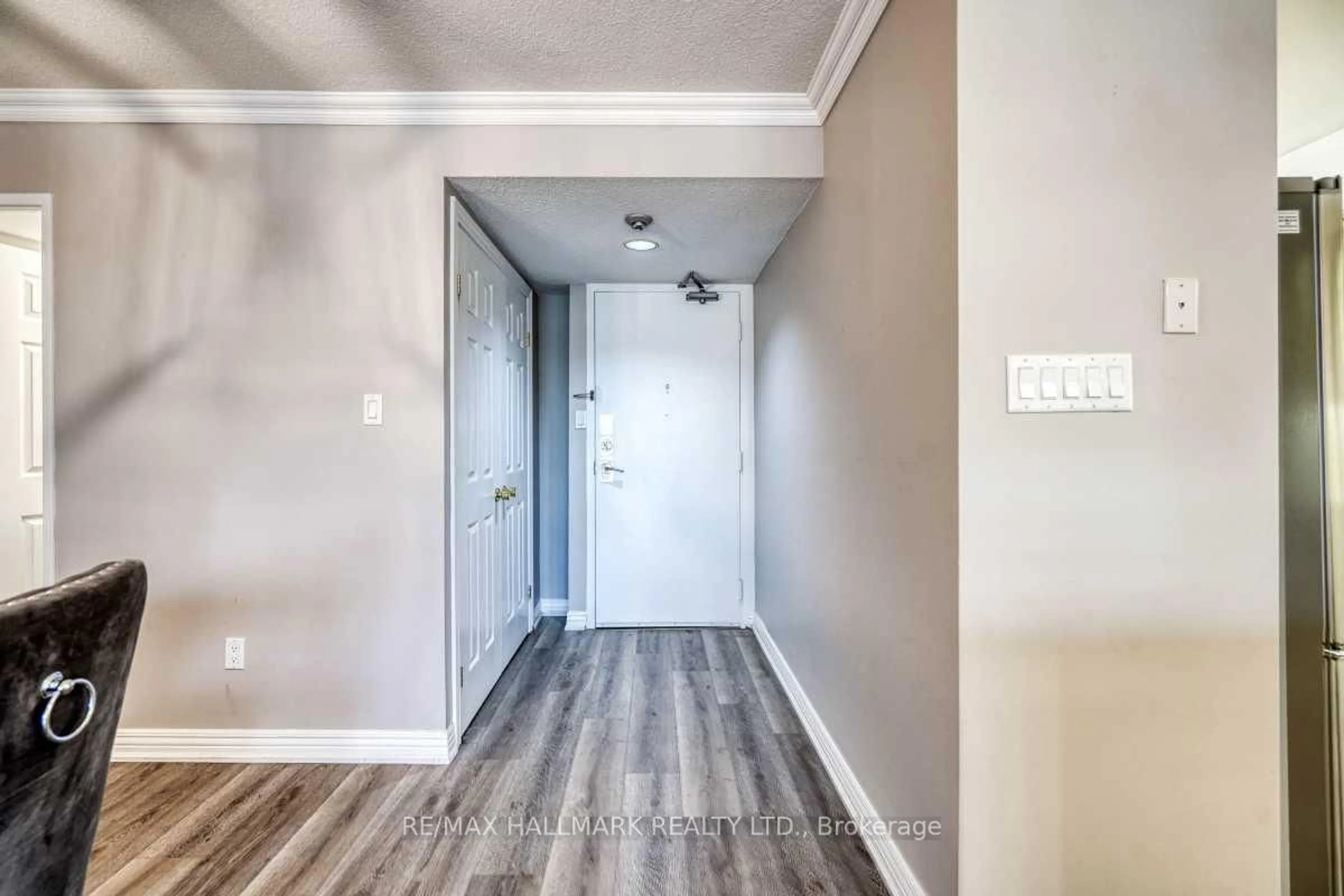 Indoor entryway for 20 Baif Blvd #801, Richmond Hill Ontario L4C 8T1