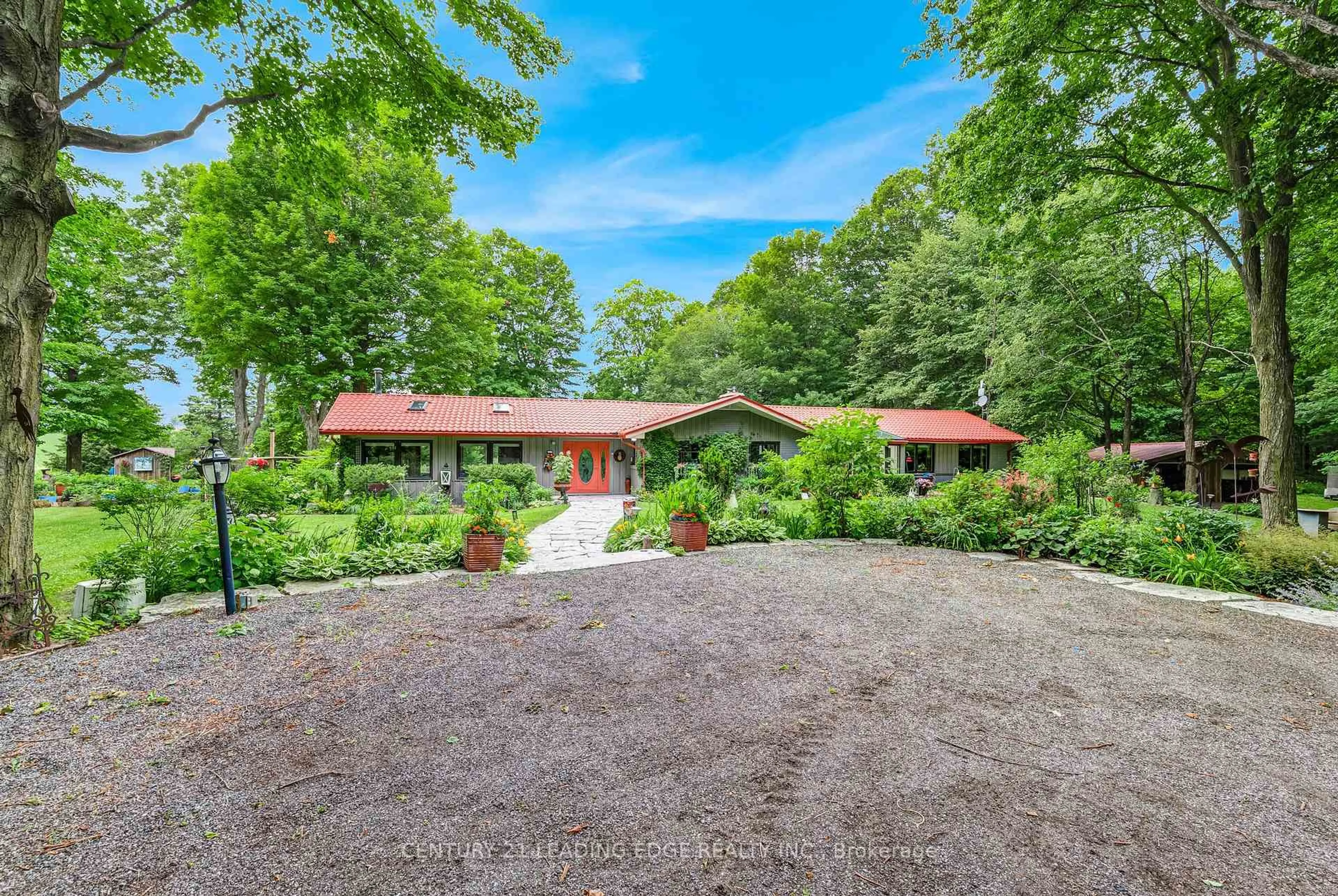 A pic from outside/outdoor area/front of a property/back of a property/a pic from drone, unknown for 17962 9th Line, East Gwillimbury Ontario L0G 1M0