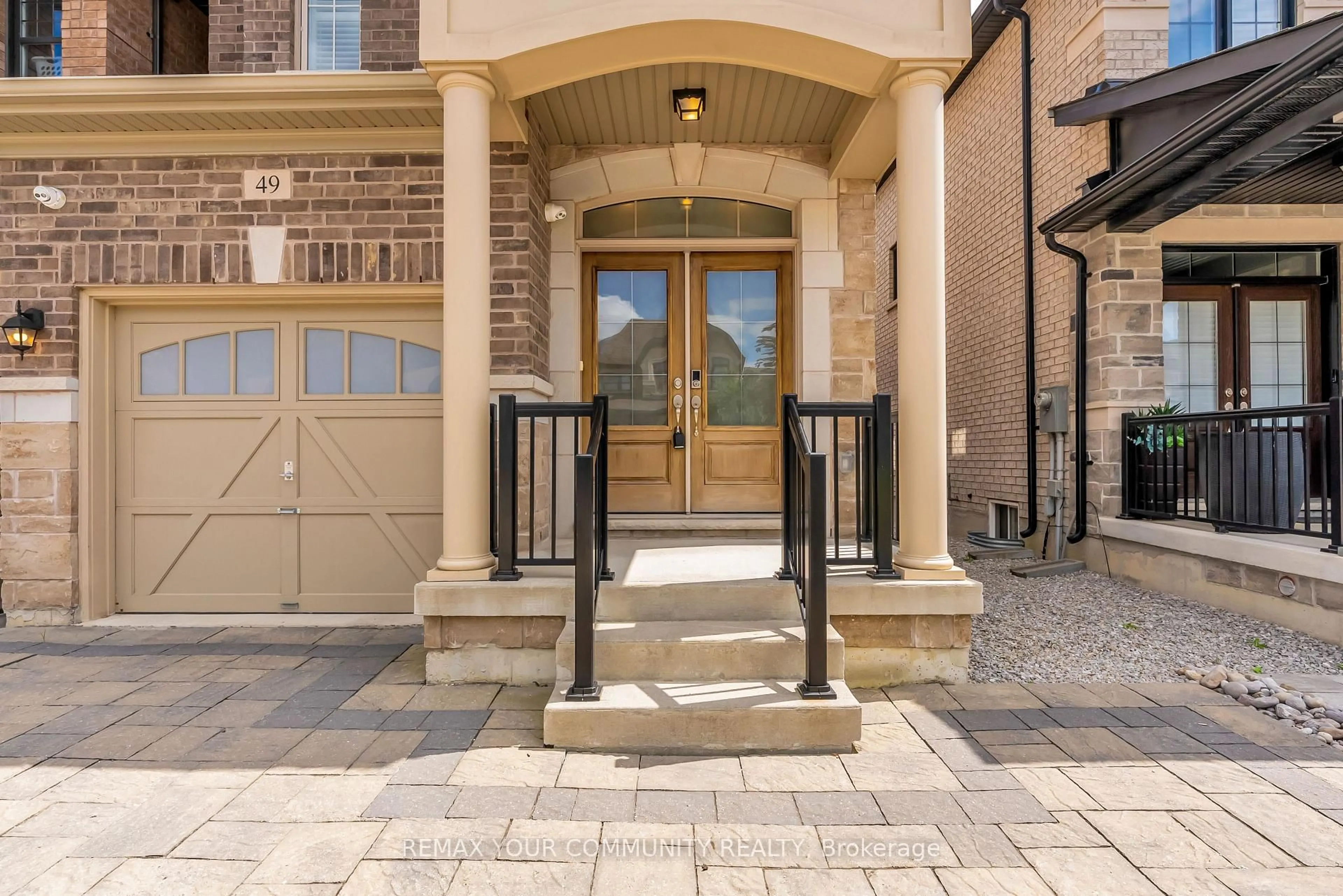 Indoor entryway for 49 Zenith Ave, Vaughan Ontario L4H 4K9