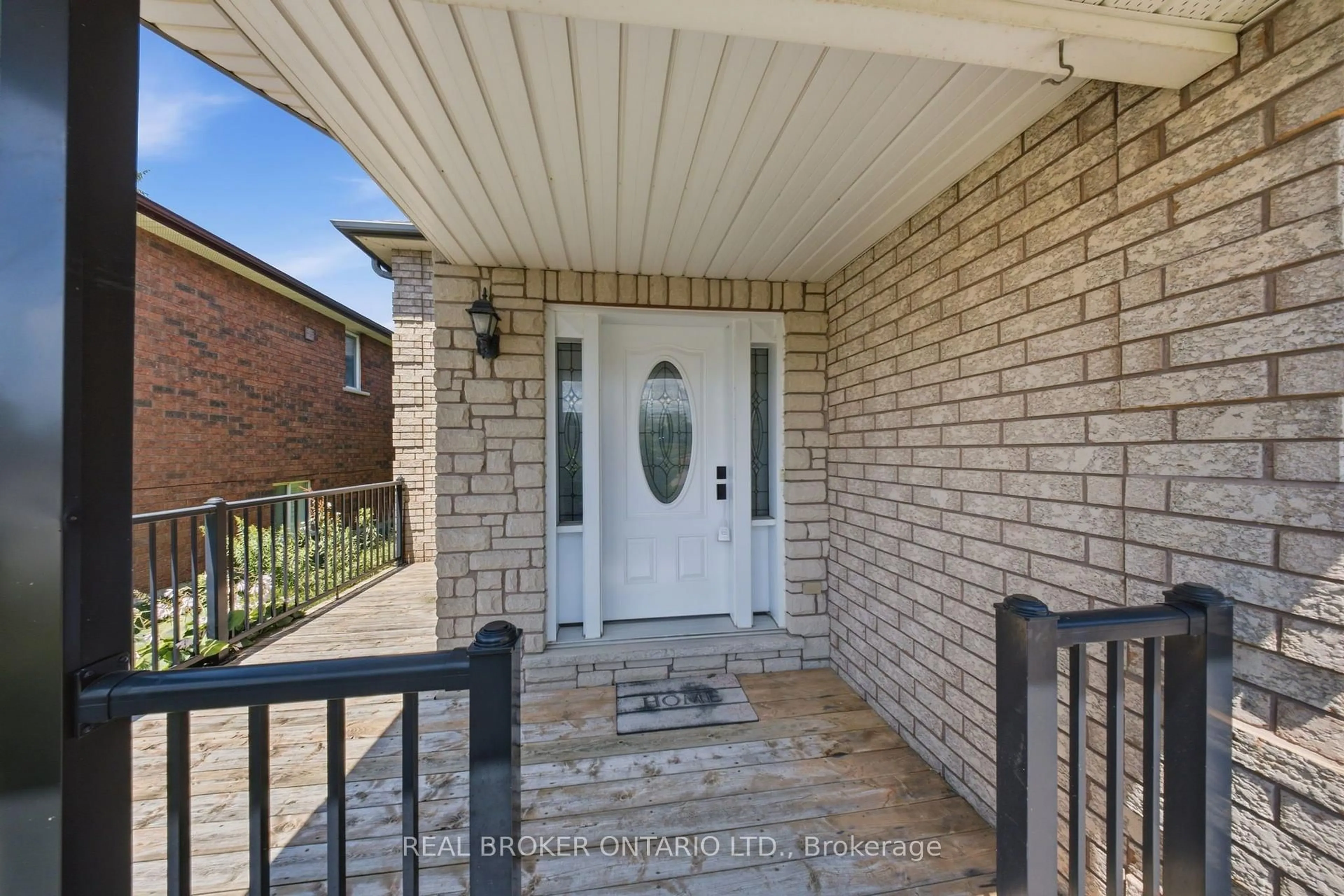Indoor entryway for 5 John Harvey St, Uxbridge Ontario L9P 1C3