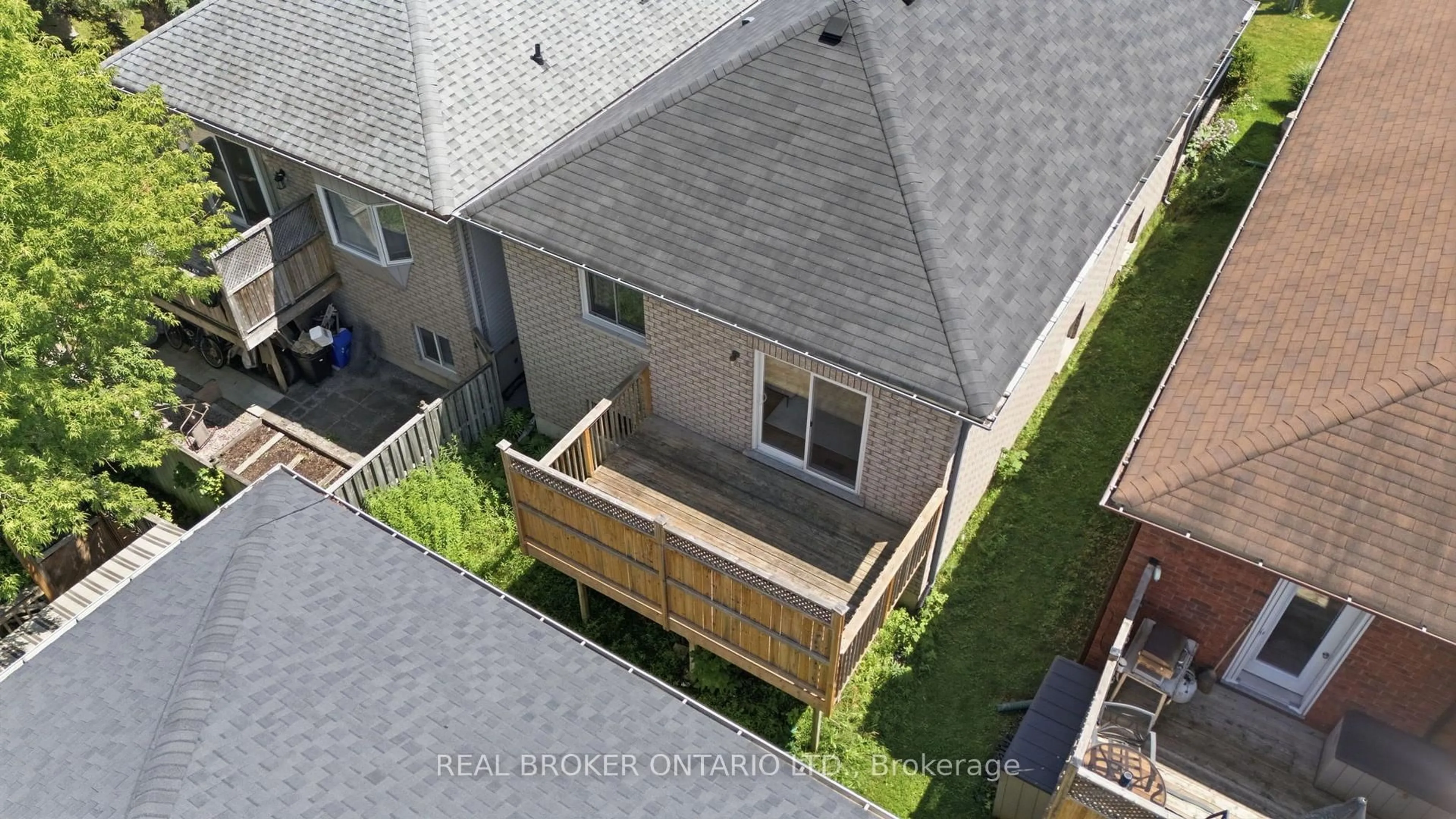 A pic from outside/outdoor area/front of a property/back of a property/a pic from drone, street for 5 John Harvey St, Uxbridge Ontario L9P 1C3