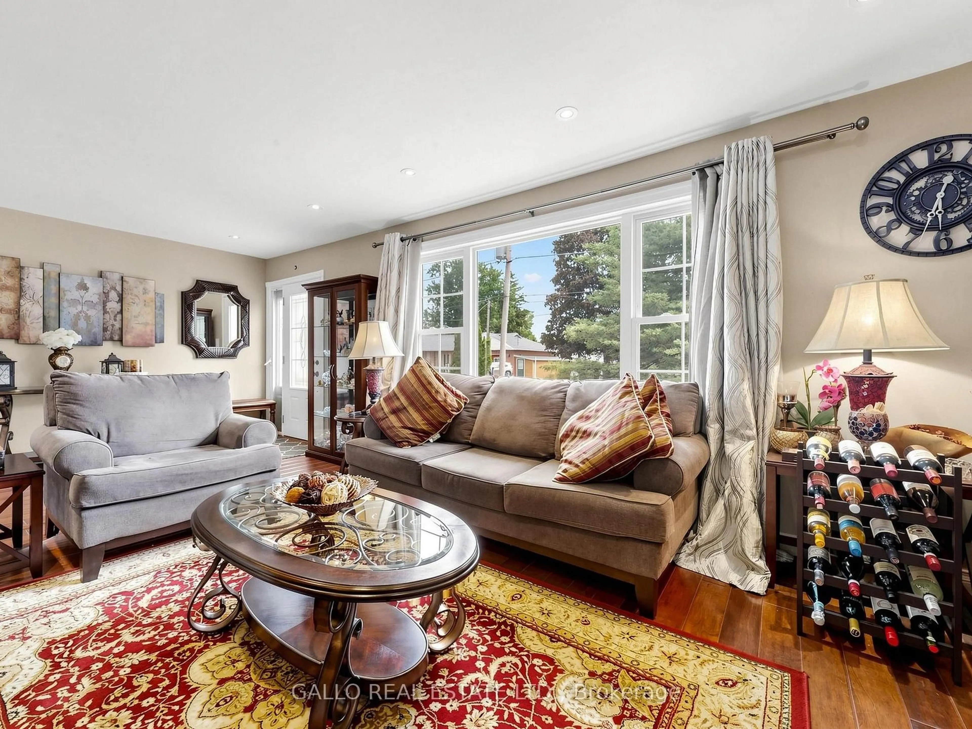 Living room with furniture, unknown for 36 Elmvale Blvd, Whitchurch-Stouffville Ontario L4A 2Y3