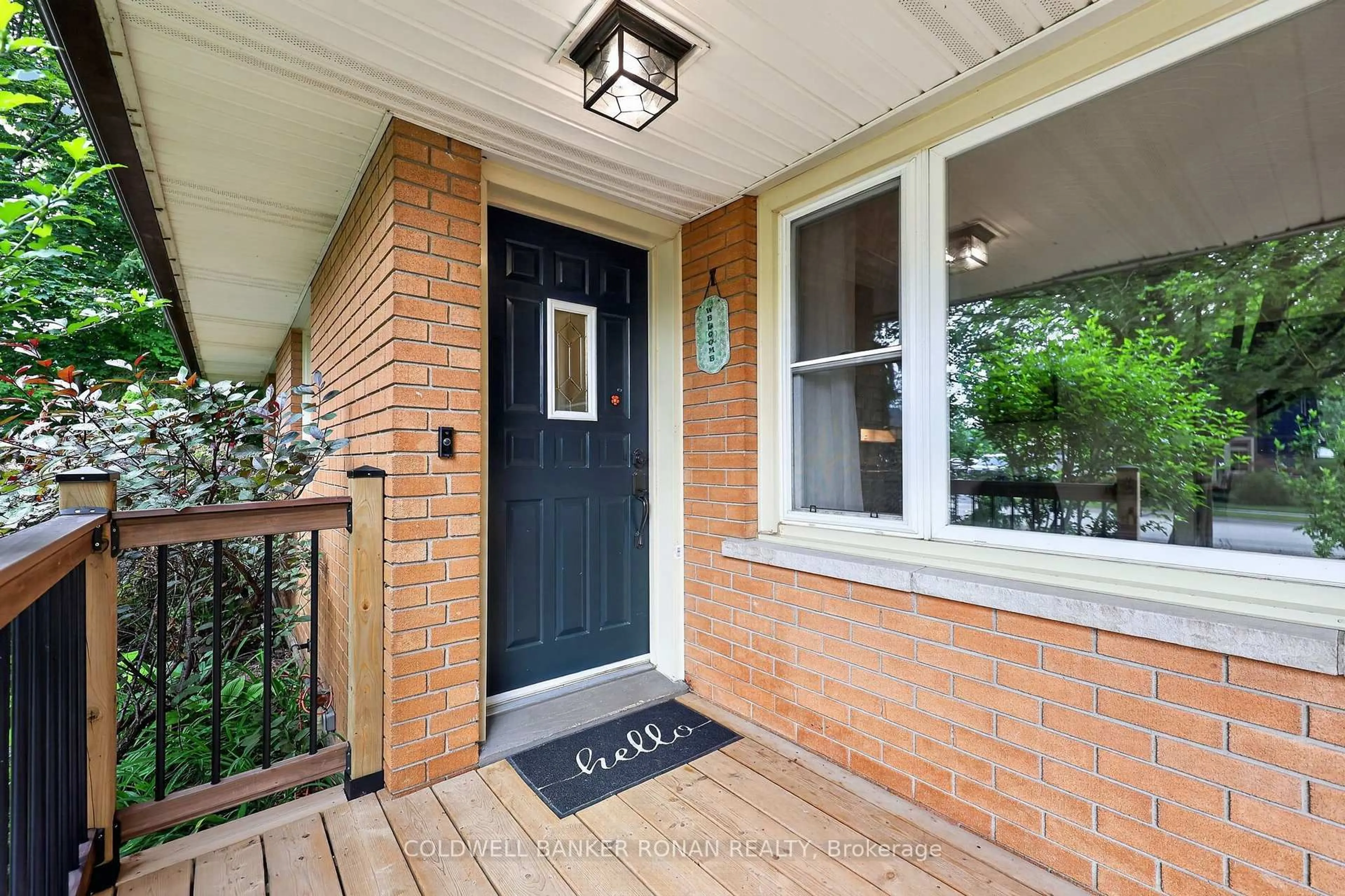 Indoor entryway for 4 Richmond St, New Tecumseth Ontario L0G 1W0