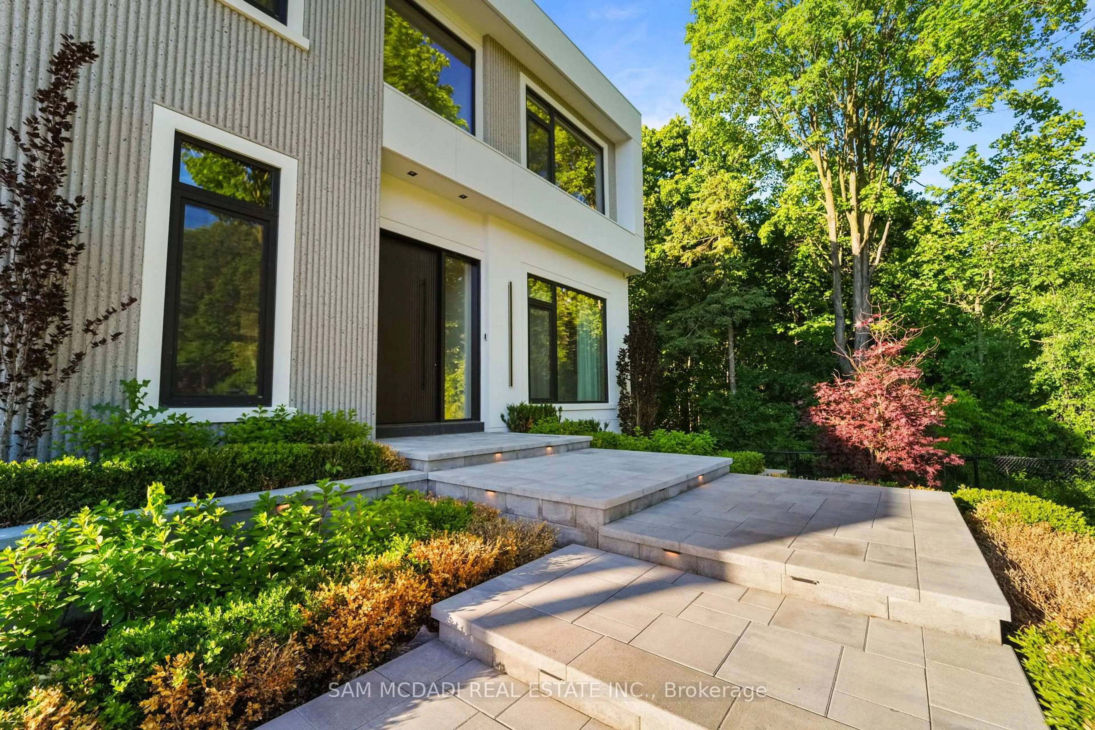 Patio, street for 10 Peter Morse Way, Vaughan Ontario L4J 1Z8