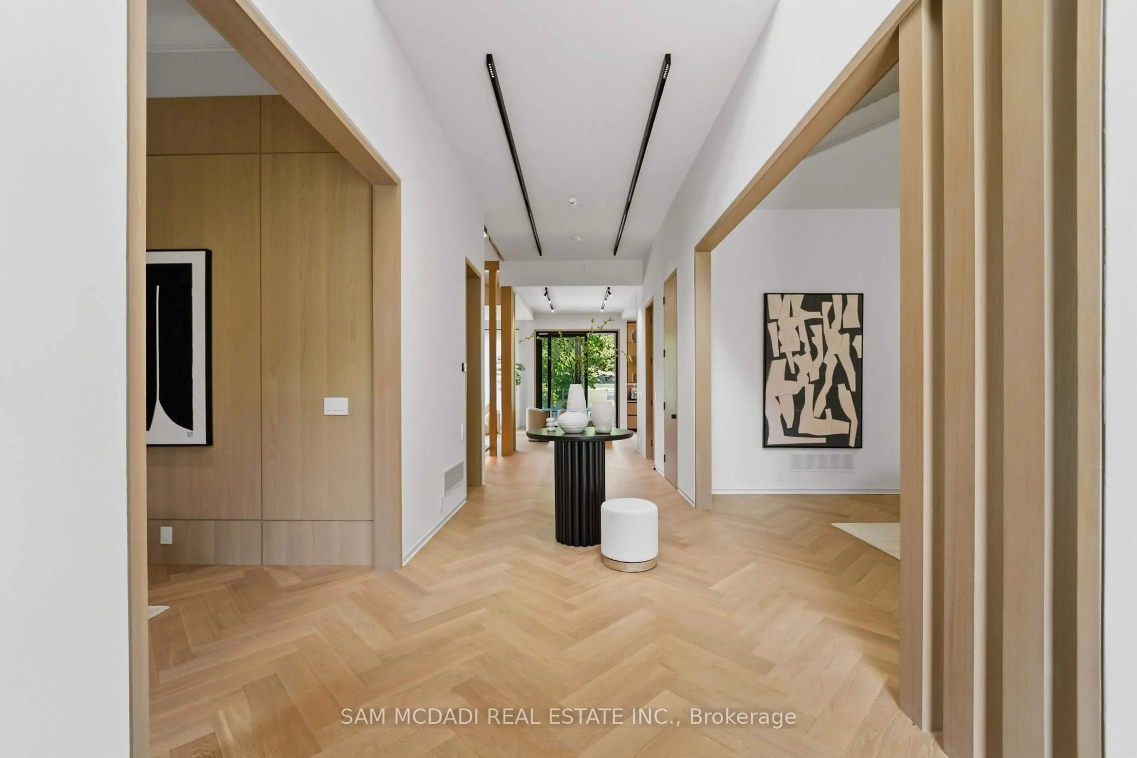 Indoor foyer for 10 Peter Morse Way, Vaughan Ontario L4J 1Z8