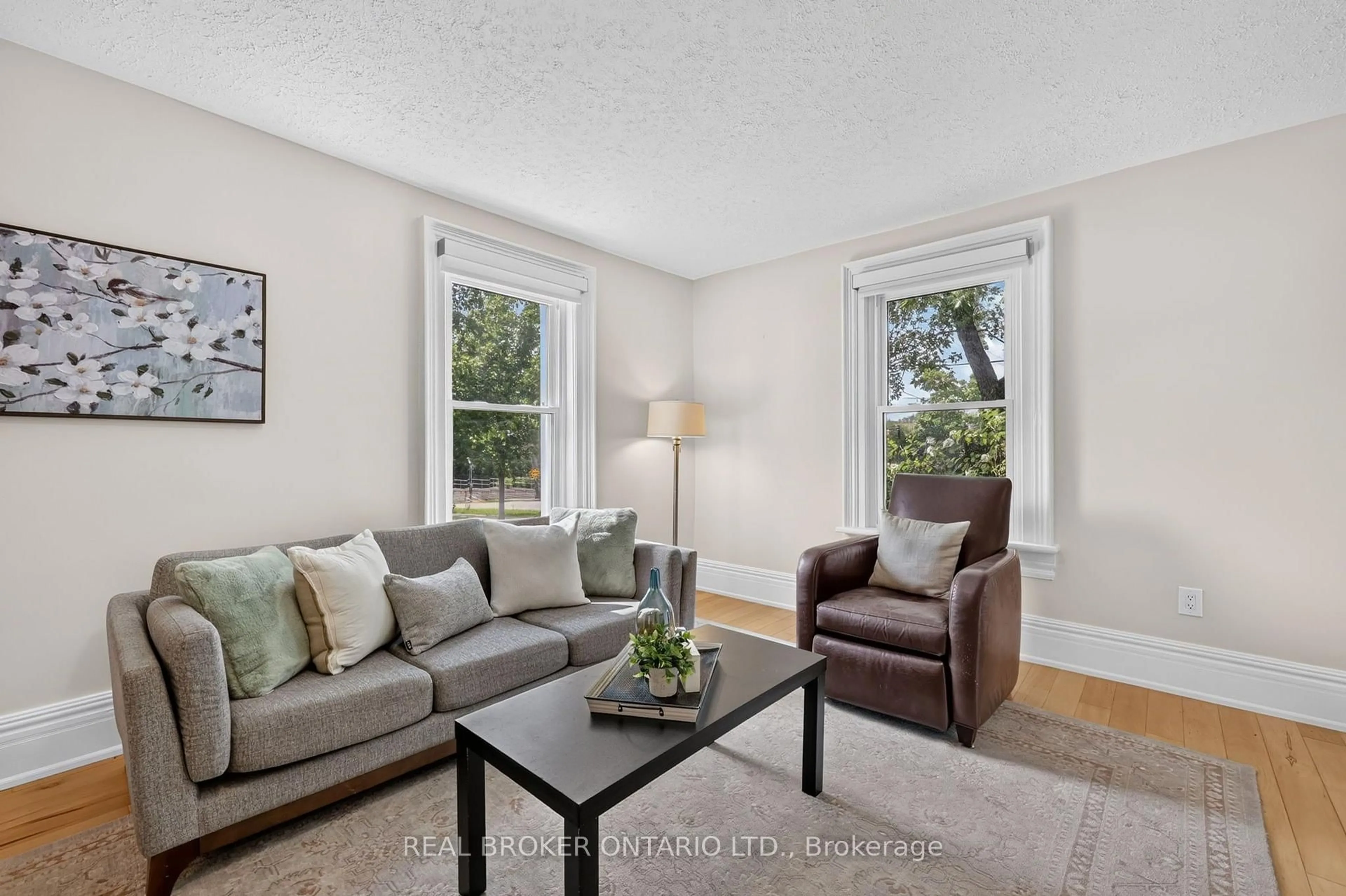 Living room with furniture, unknown for 5631 Mount Albert Rd, East Gwillimbury Ontario L0G 1M0