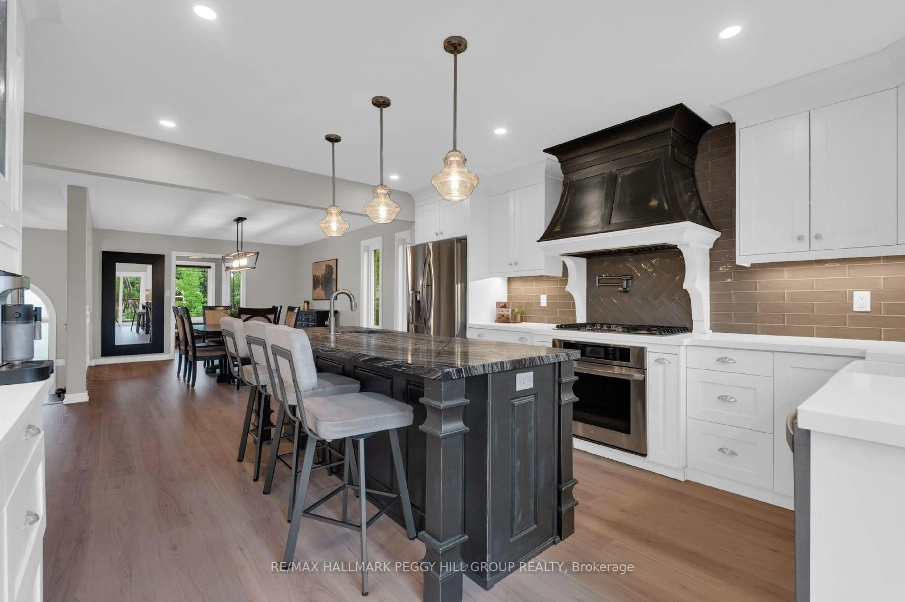 Contemporary kitchen, unknown for 608 Glen Cedar Cres, Innisfil Ontario L9S 2J4