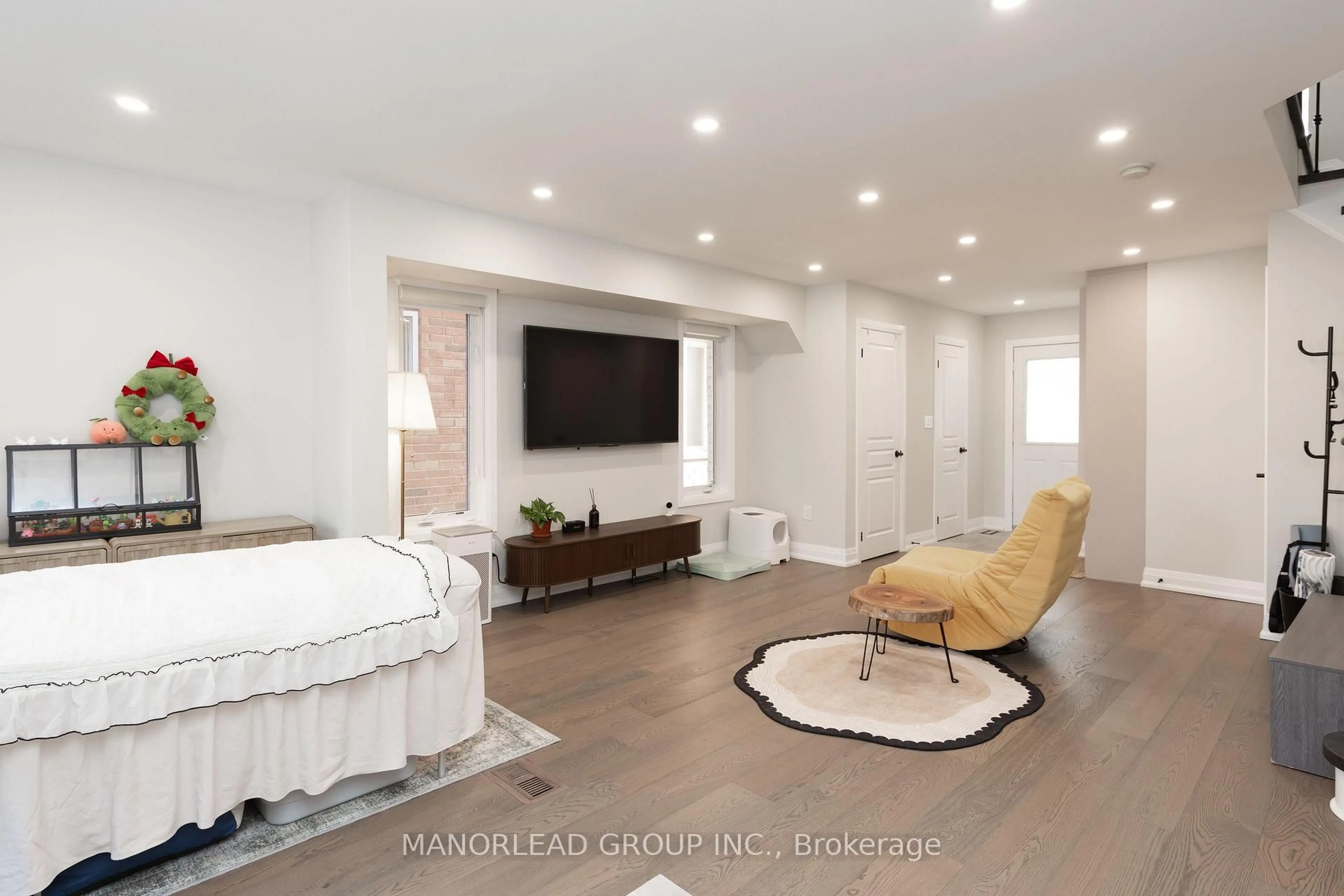 Home theater for 8 Rock Garden St, Markham Ontario L6B 0J6