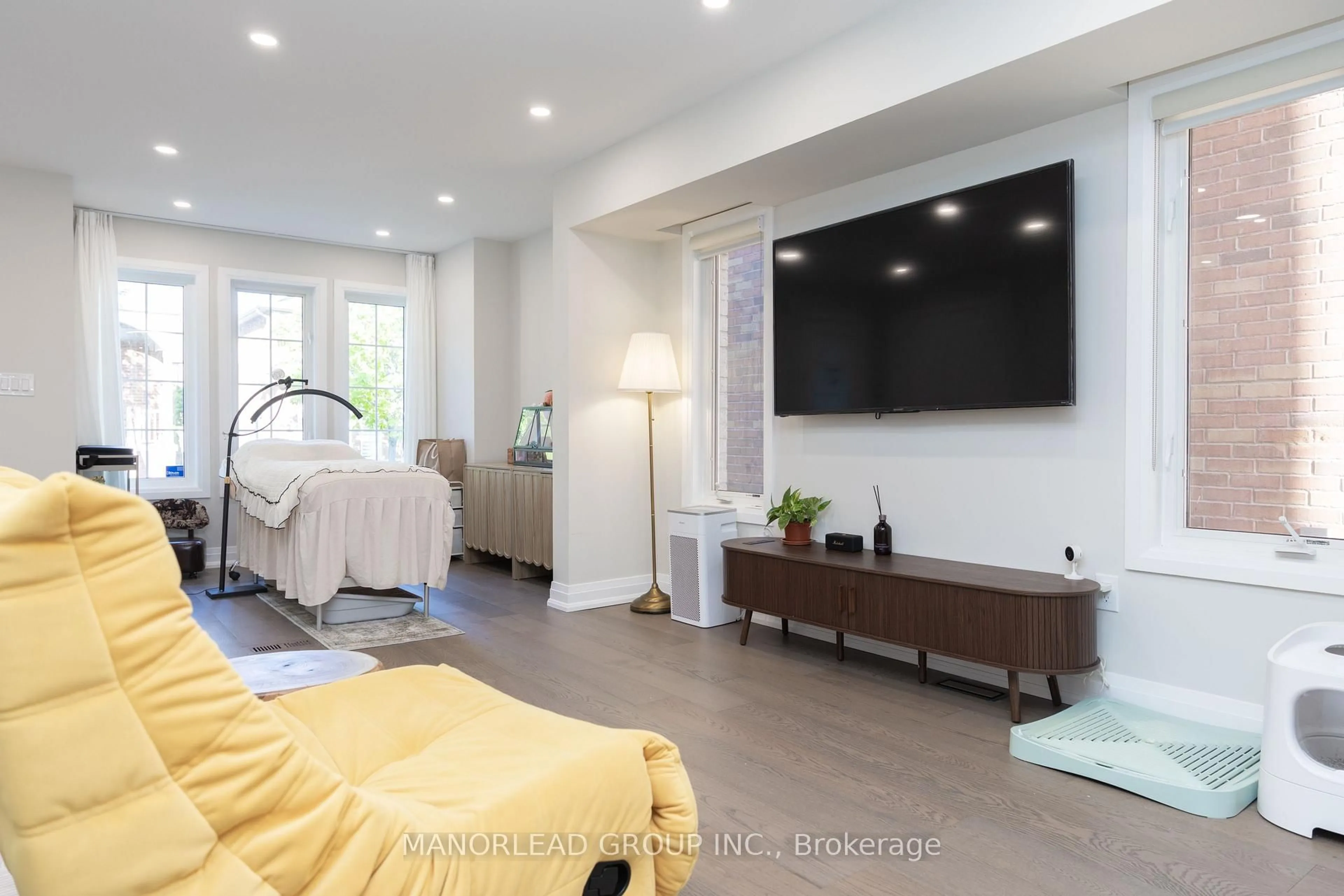 Home theater for 8 Rock Garden St, Markham Ontario L6B 0J6