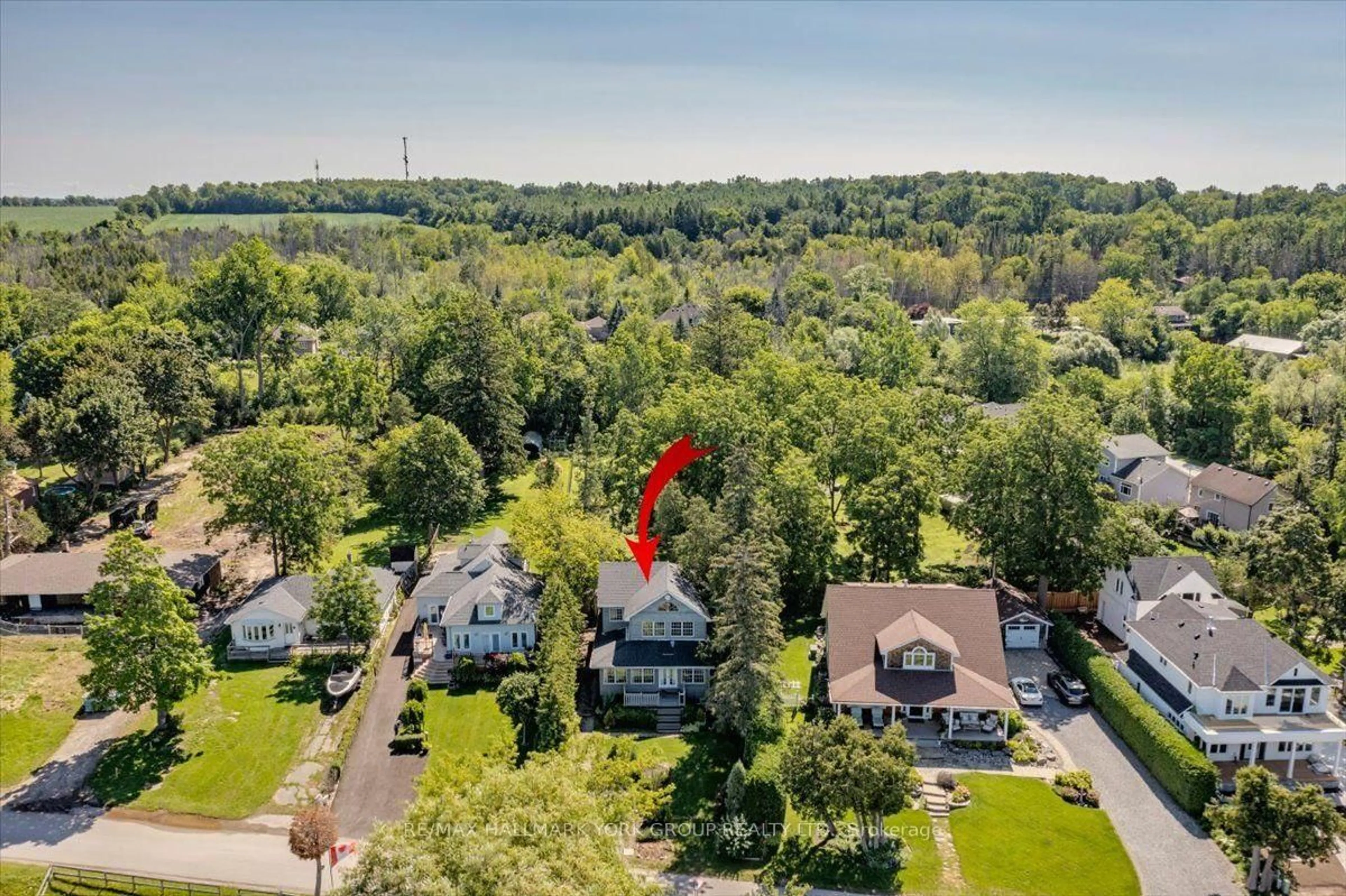 A pic from outside/outdoor area/front of a property/back of a property/a pic from drone, water/lake/river/ocean view for 311 Lake Dr, Georgina Ontario L4P 3C8
