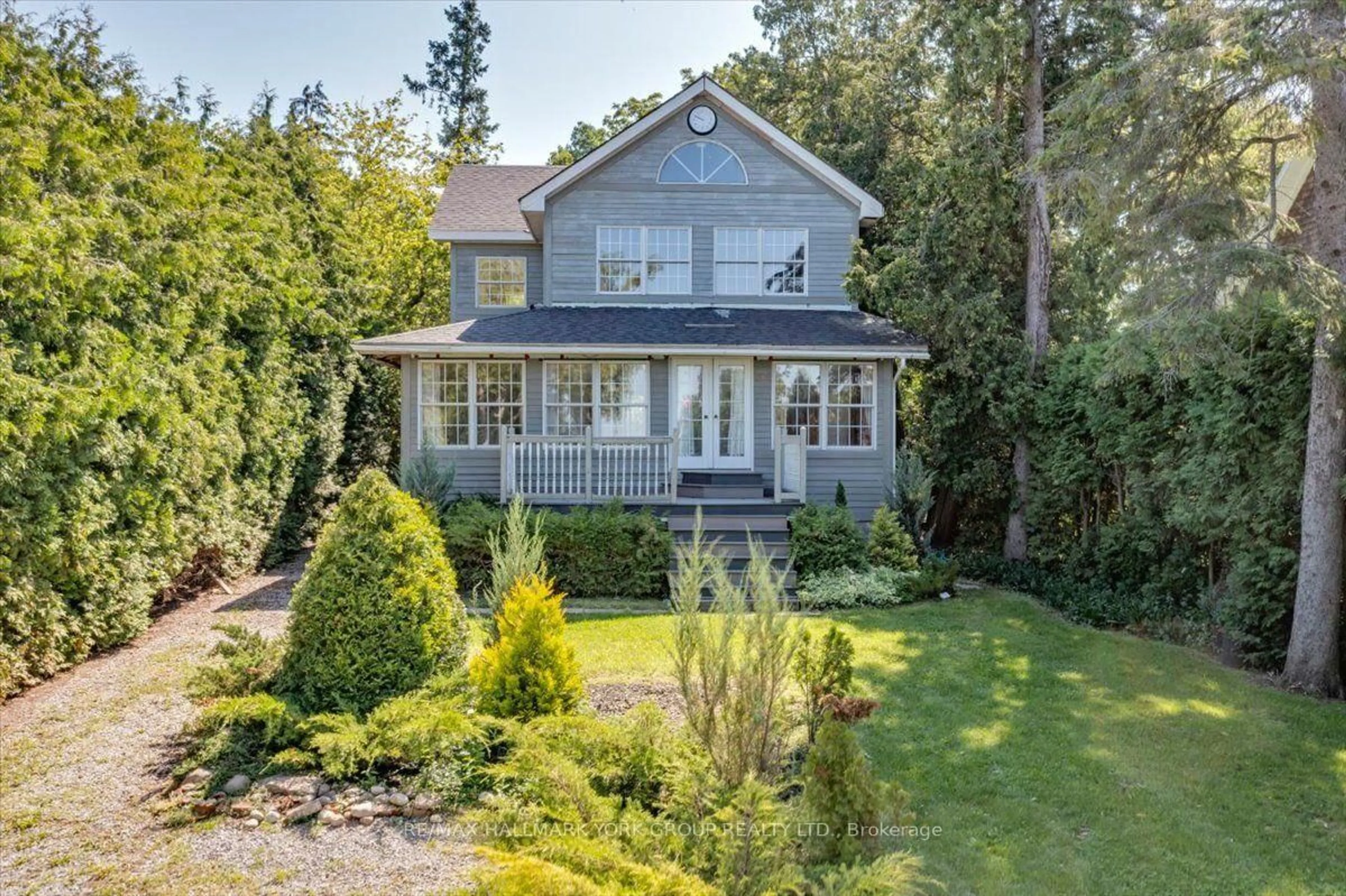 A pic from outside/outdoor area/front of a property/back of a property/a pic from drone, street for 311 Lake Dr, Georgina Ontario L4P 3C8