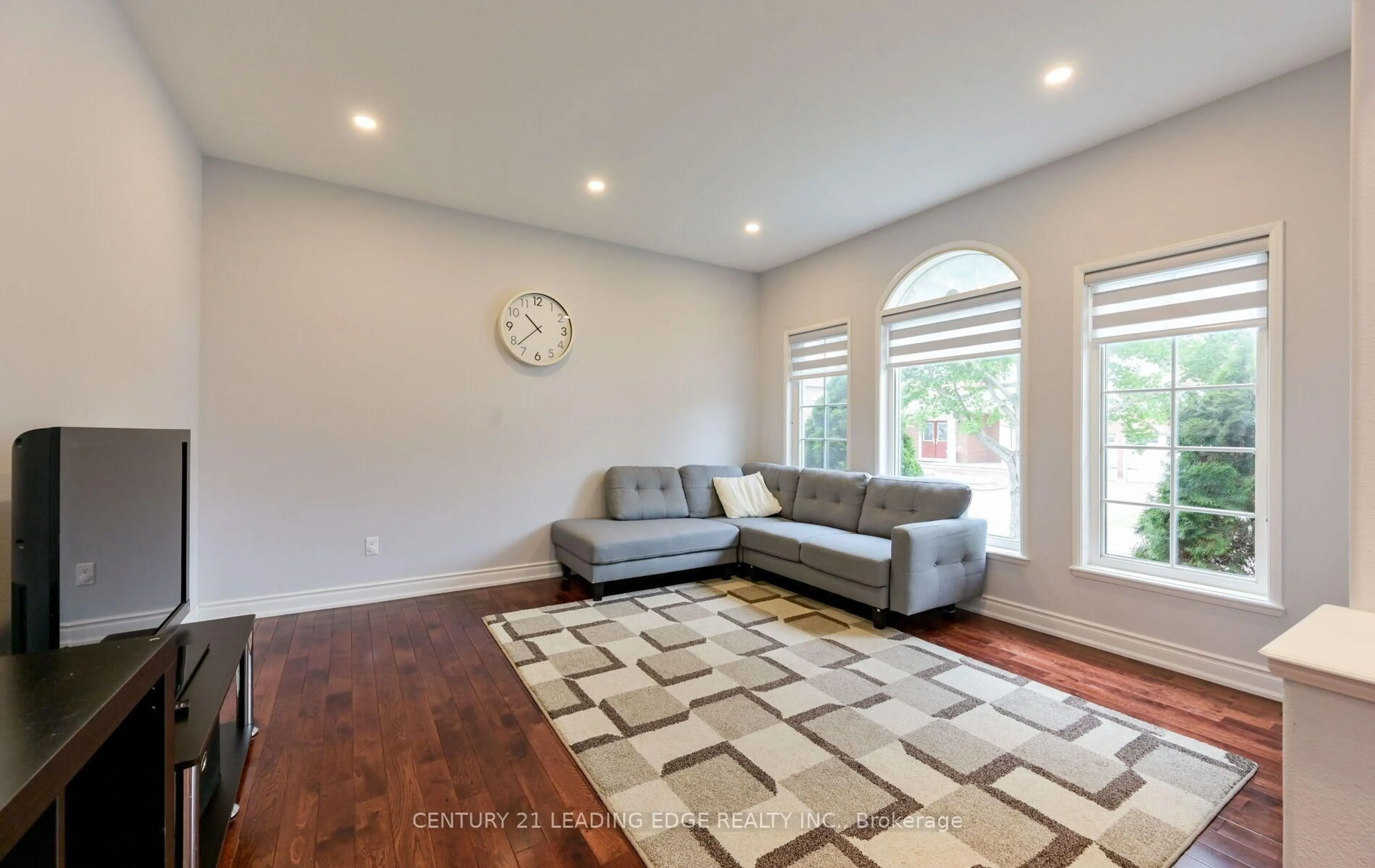Living room with furniture, unknown for 37 Drawbridge Dr, Markham Ontario L6C 2B4