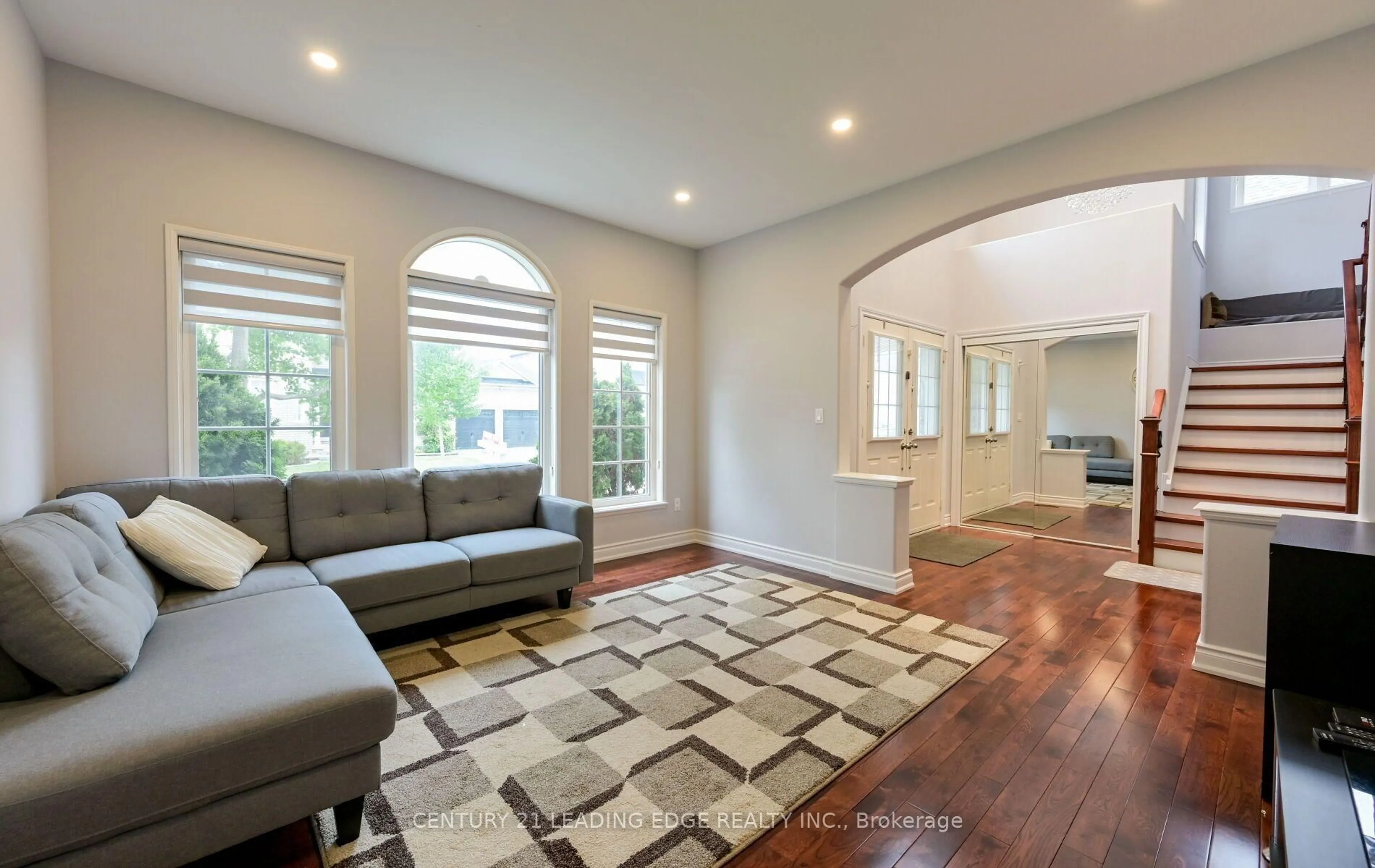 Living room with furniture, unknown for 37 Drawbridge Dr, Markham Ontario L6C 2B4