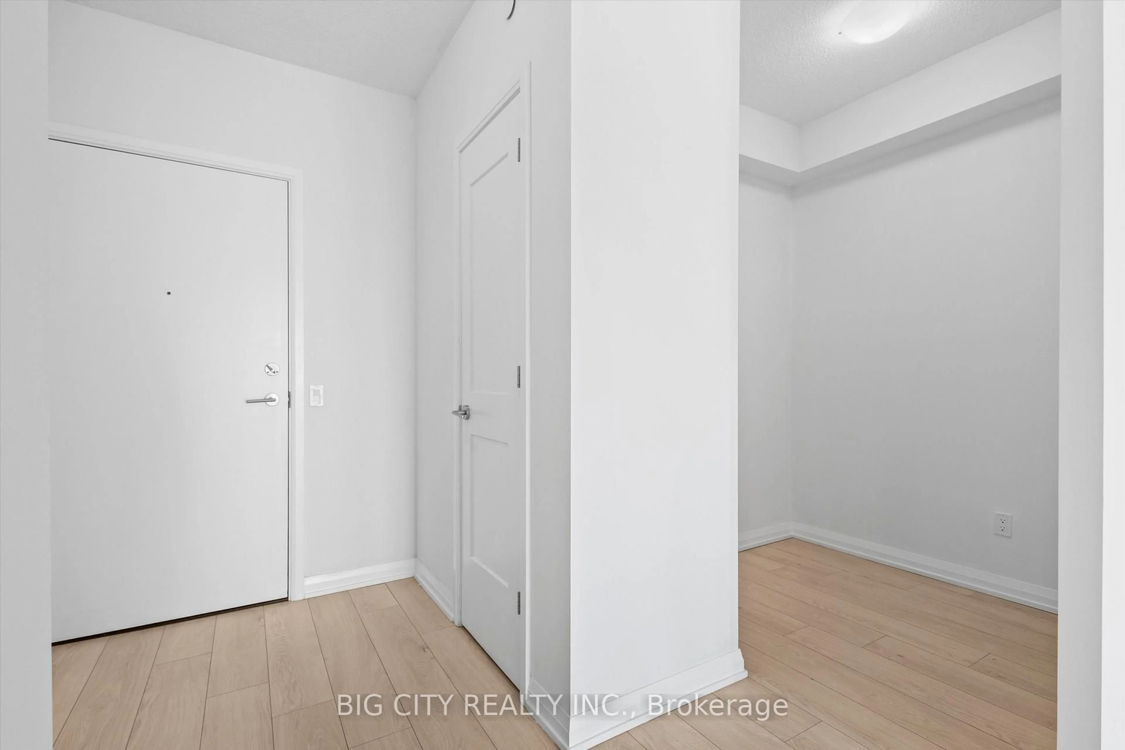 Unknown for 7895 Jane St #3211, Vaughan Ontario L4K 2M7