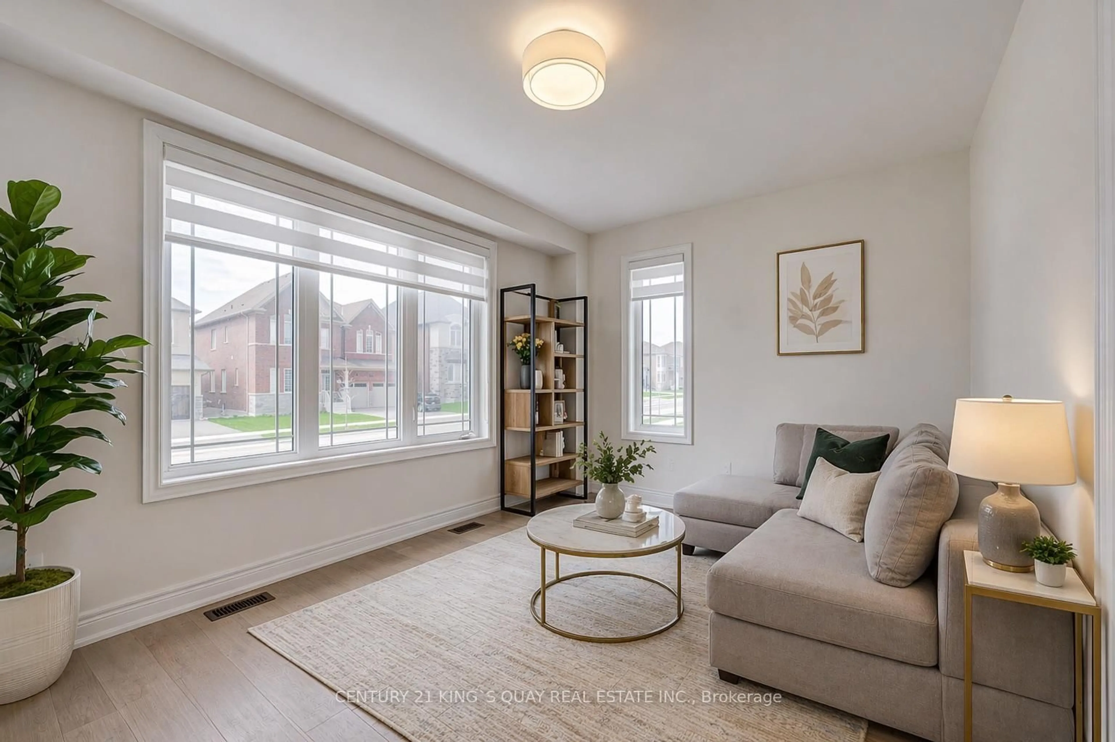 Living room with furniture, unknown for 376 Seaview Hts, East Gwillimbury Ontario L9N 0Y5